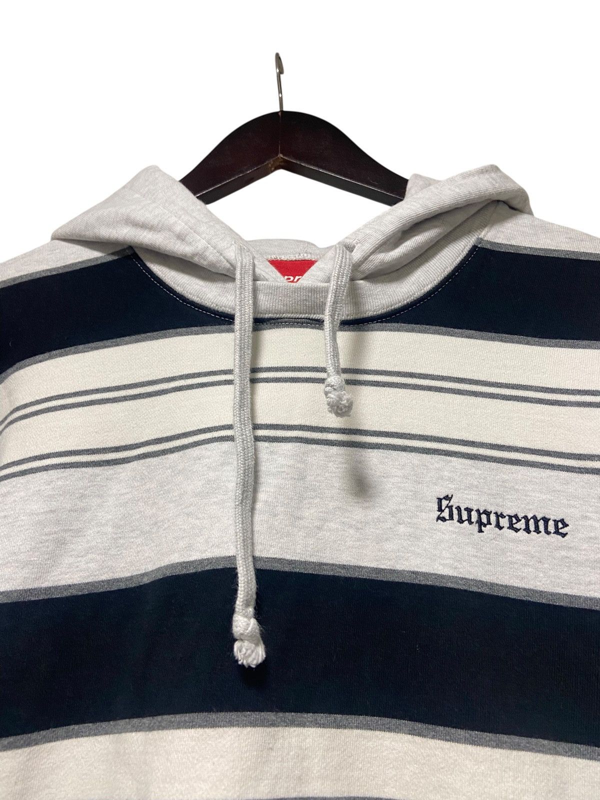 Supreme Supreme SS17 Striped Hooded Sweatshirt White Black SZ medium Size US M / EU 48-50 / 2 - 3 Thumbnail