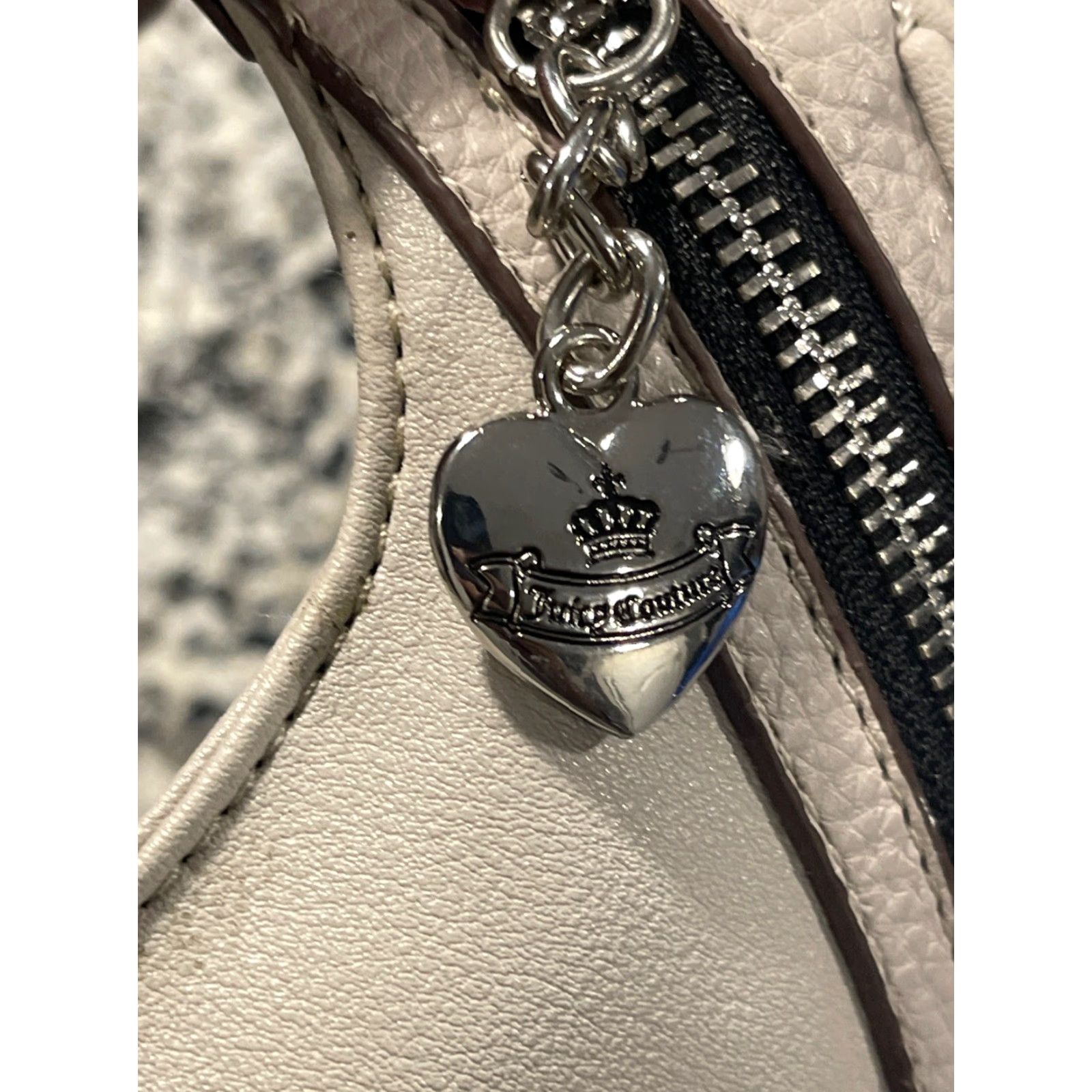 Juicy Couture Juicy Couture Fanny Pack Belt Bag Silver Gray Adjustable Waistband NWOT Ret 8 Size ONE SIZE - 3 Thumbnail