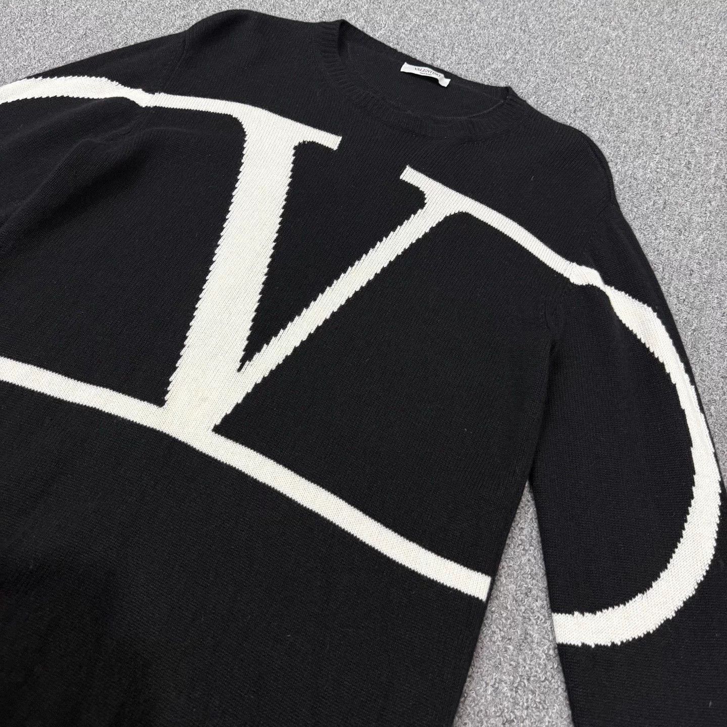 Valentino Valentino Black Big Logo LS Knit Sweater M 99 New Size US M / EU 48-50 / 2 - 3 Thumbnail