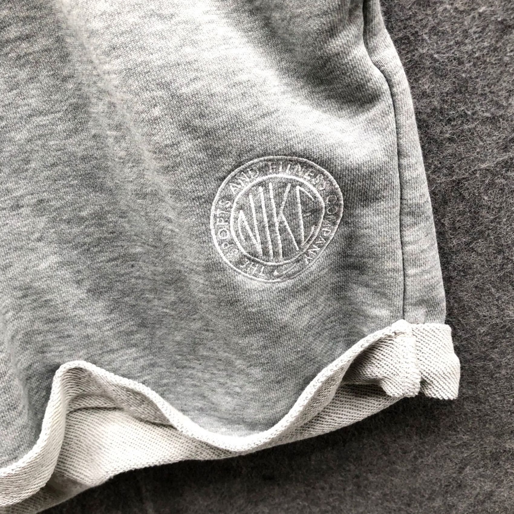 Nike Nike Sportswear Phoenix Fleece Sweat Shorts Womens S Gray High Rise Roll Cuff Size 28" / US 6 / IT 42 - 4 Thumbnail
