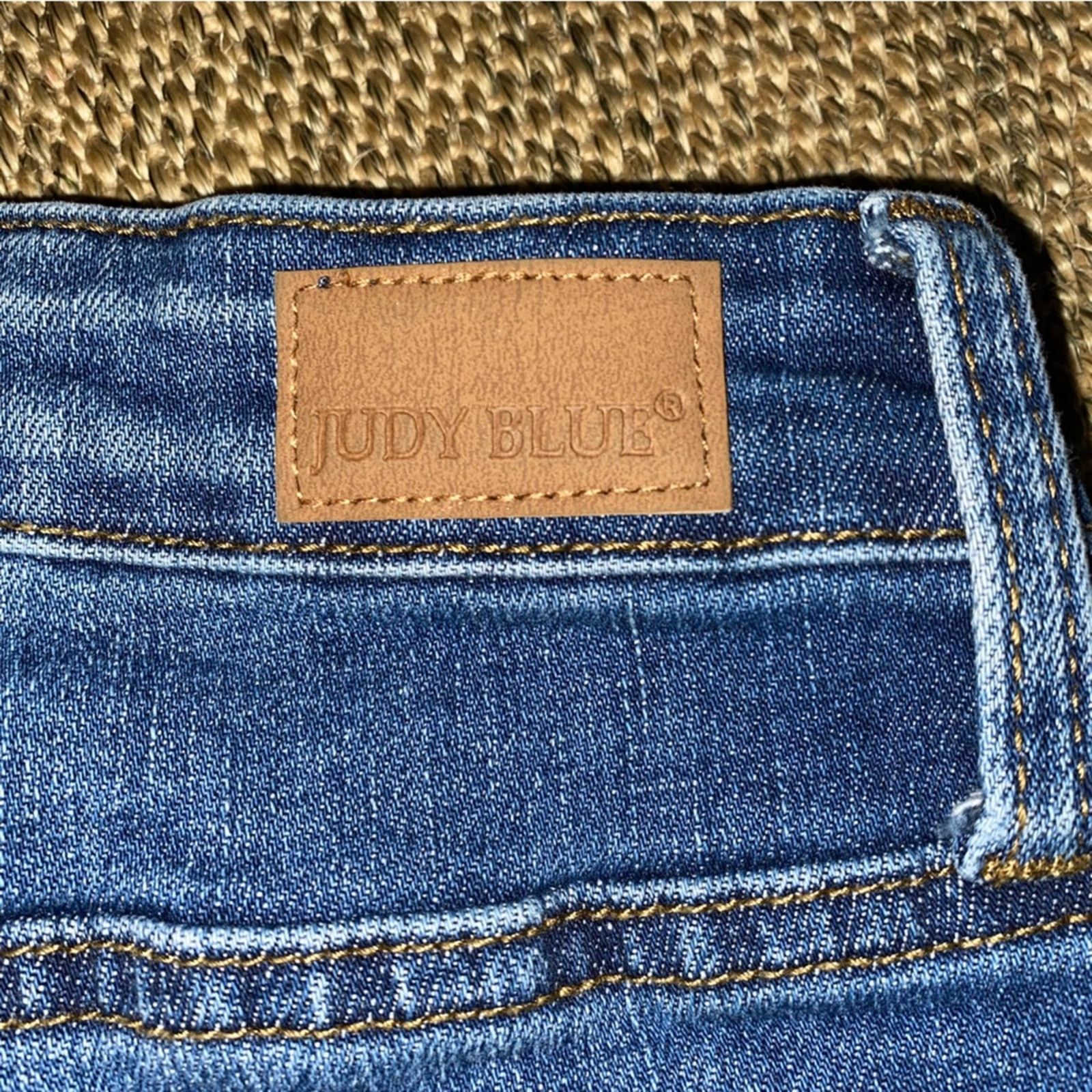 Judy Blue Judy Blue $79 Patch Perfect Boyfriend Jeans 5 / 27” EUC Size 27" / US 4 / IT 40 - 10 Thumbnail