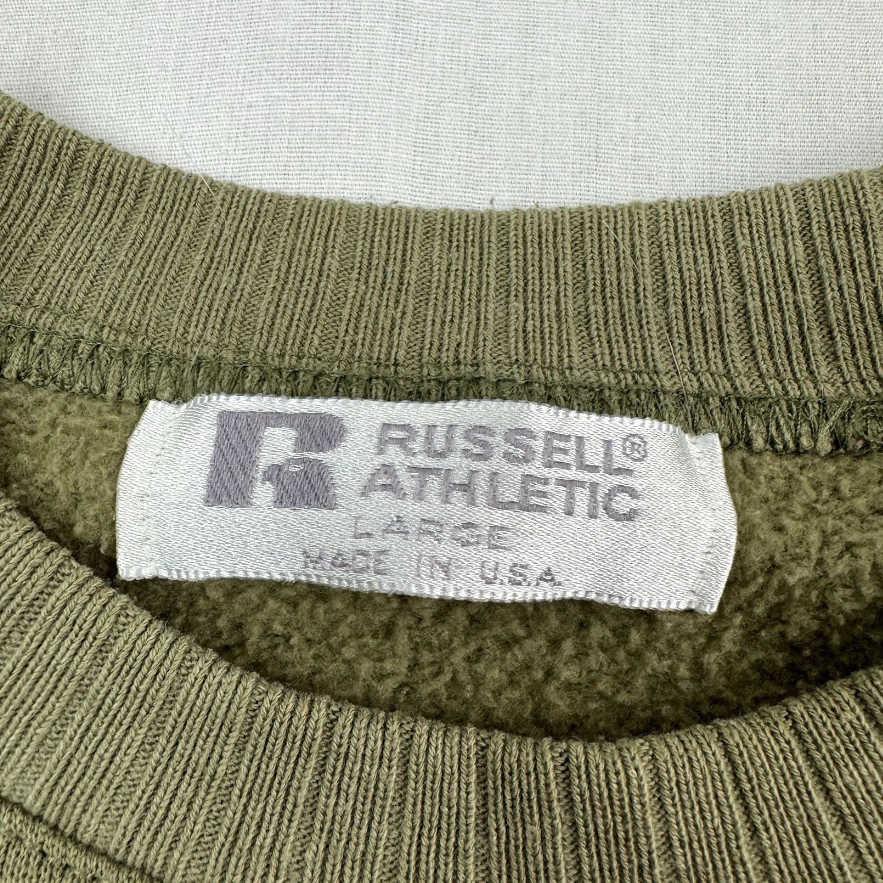 Olive VINTAGE Russell Athletic Sweatshirt Adult L Olive Green 80s 90s USA Mens Sweatshirt Pullover Crew Neck Long Sleeve Solid Polyester Cotton Size US L / EU 52-54 / 3 - 4 Thumbnail
