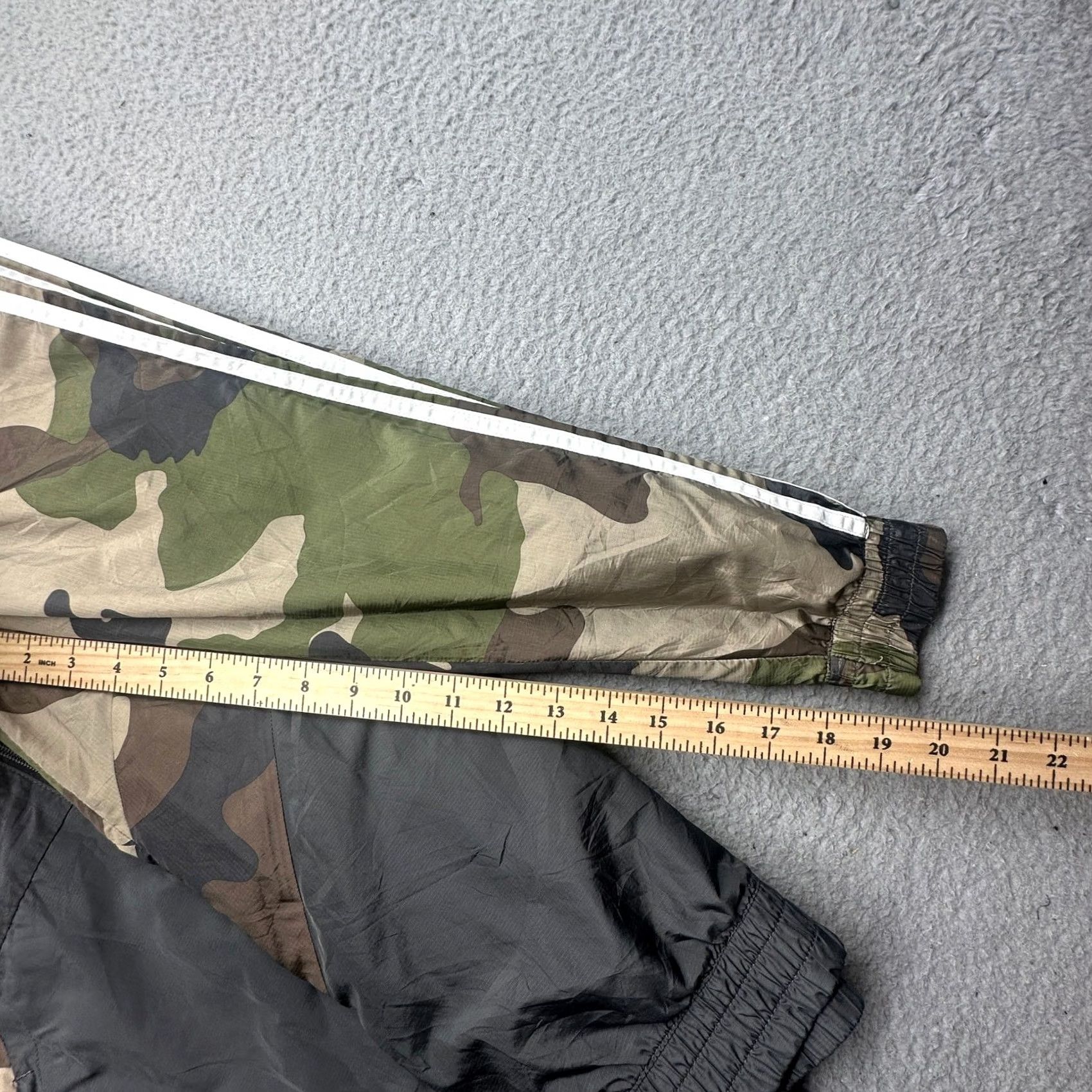 Adidas Adidas Originals Camo Windbreaker Hooded Jacket Mens Large Ripstop Camouflage Black Zip Full Zip Hooded Mens L Regular Size Size US L / EU 52-54 / 3 - 6 Thumbnail