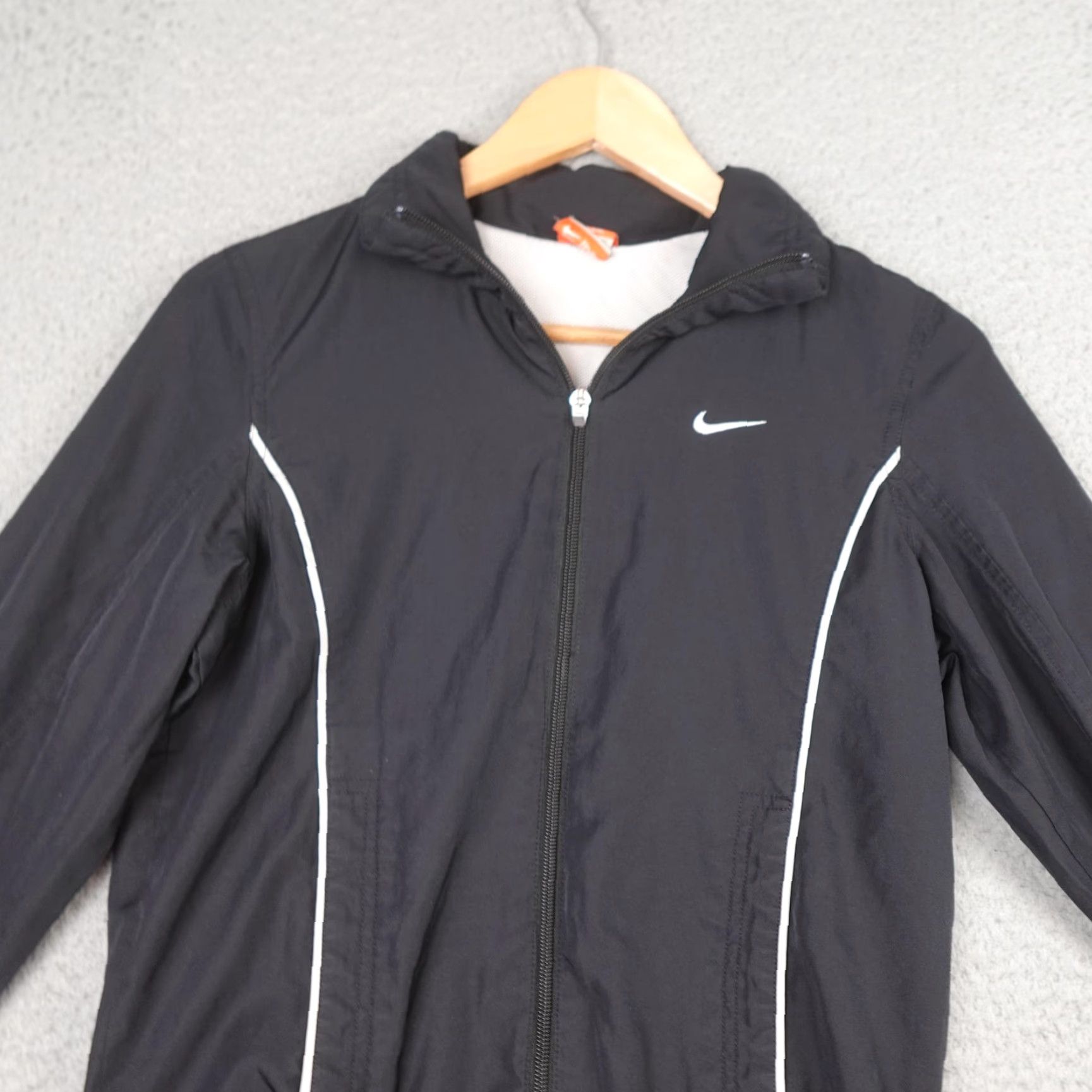 Nike Nike Track Jacket Ladies Small Black Athletic Running Full Zip Lightweight Size S / US 4 / IT 40 - 4 Thumbnail
