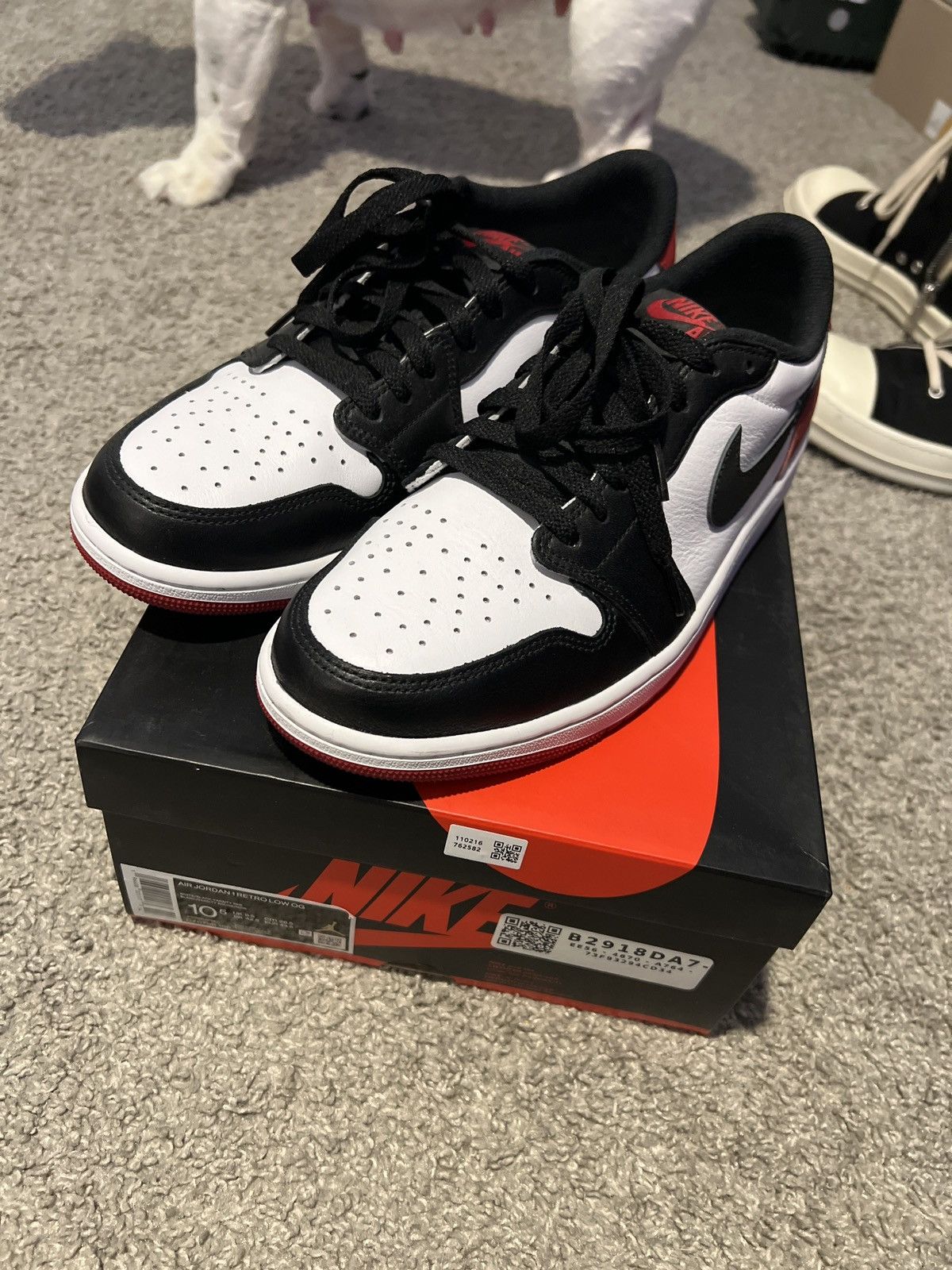 Jordan Brand Jordan 1 low black toe Size US 10.5 / EU 43-44 - 3 Thumbnail
