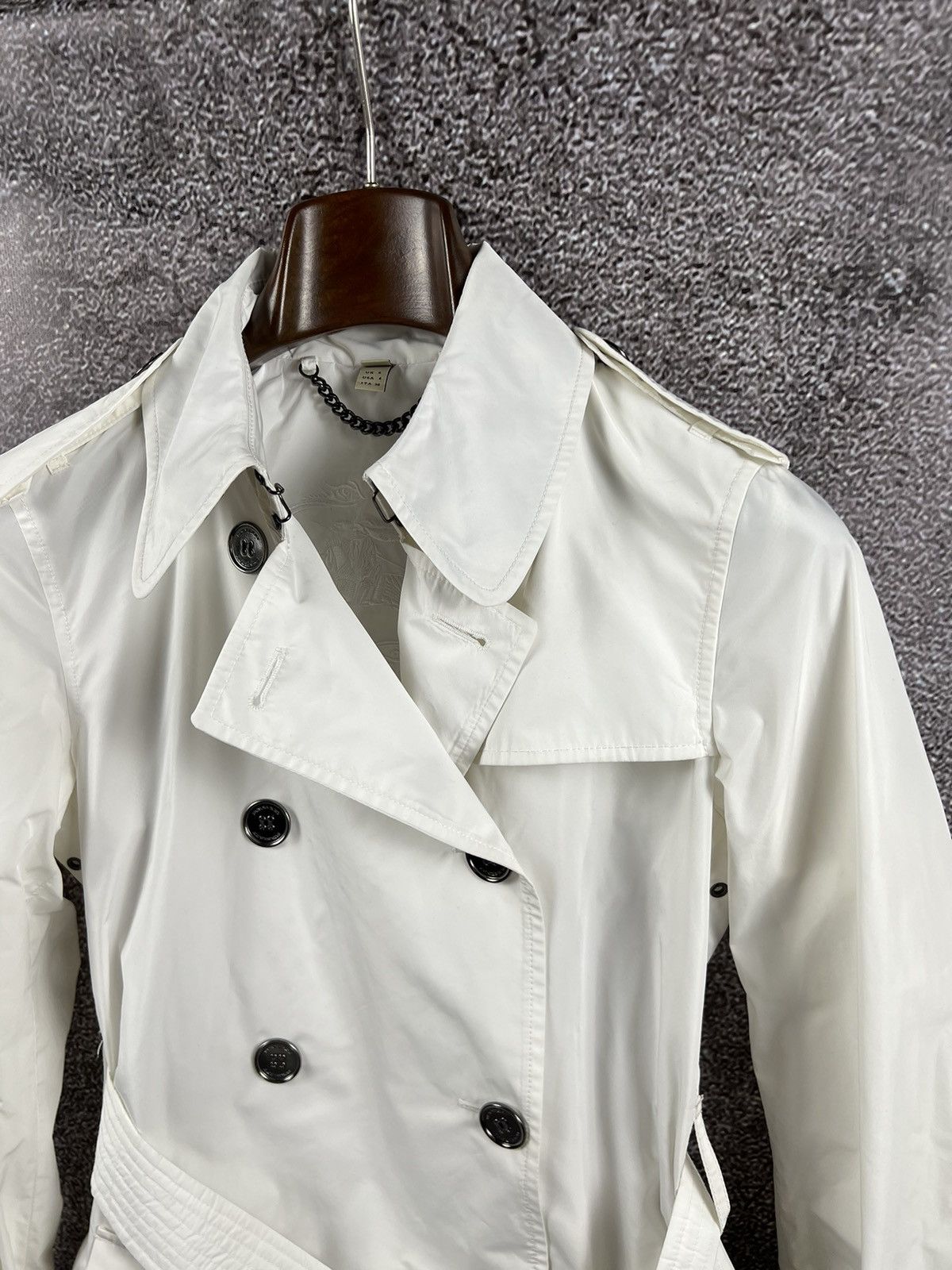 Burberry × Designer Burberry London women’s short Trench Coat double breasted Size XS / US 0-2 / IT 36-38 - 10 Thumbnail