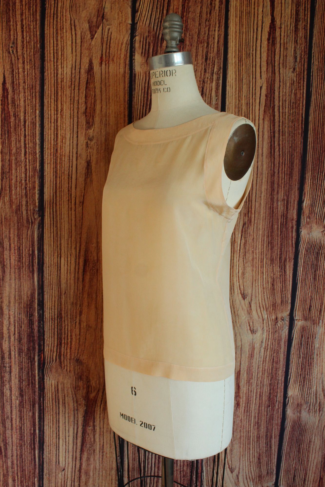 Other Womens Ivory Silk Blouse, Sleeveless Shell, Button in Back, Size L / US 10 / IT 46 - 6 Thumbnail