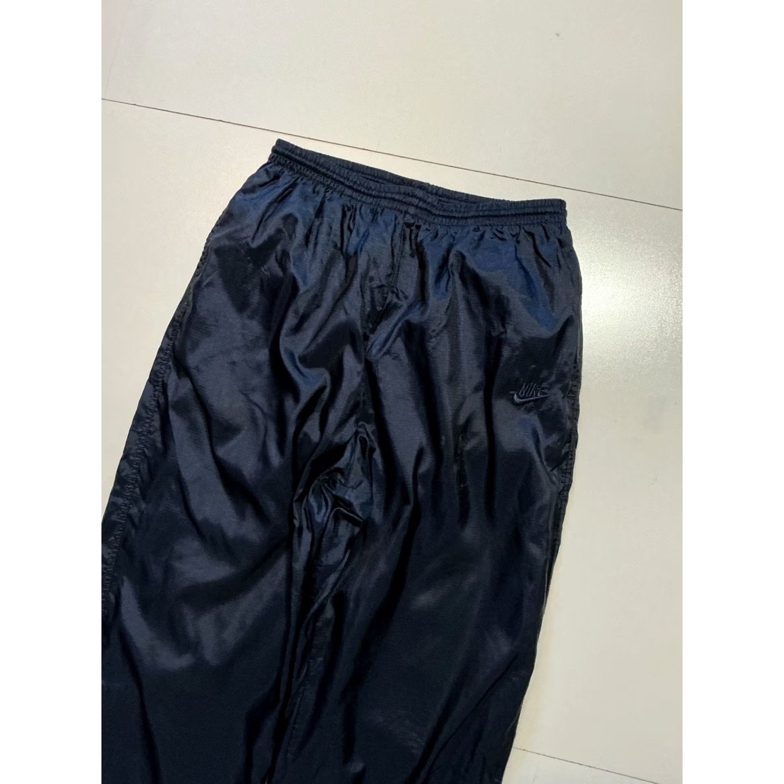 Nike VINTAGE Nike Windbreaker Nylon Track Pants Swoosh Navy Blue Lined 90s Mens L Size US 33 - 6 Thumbnail