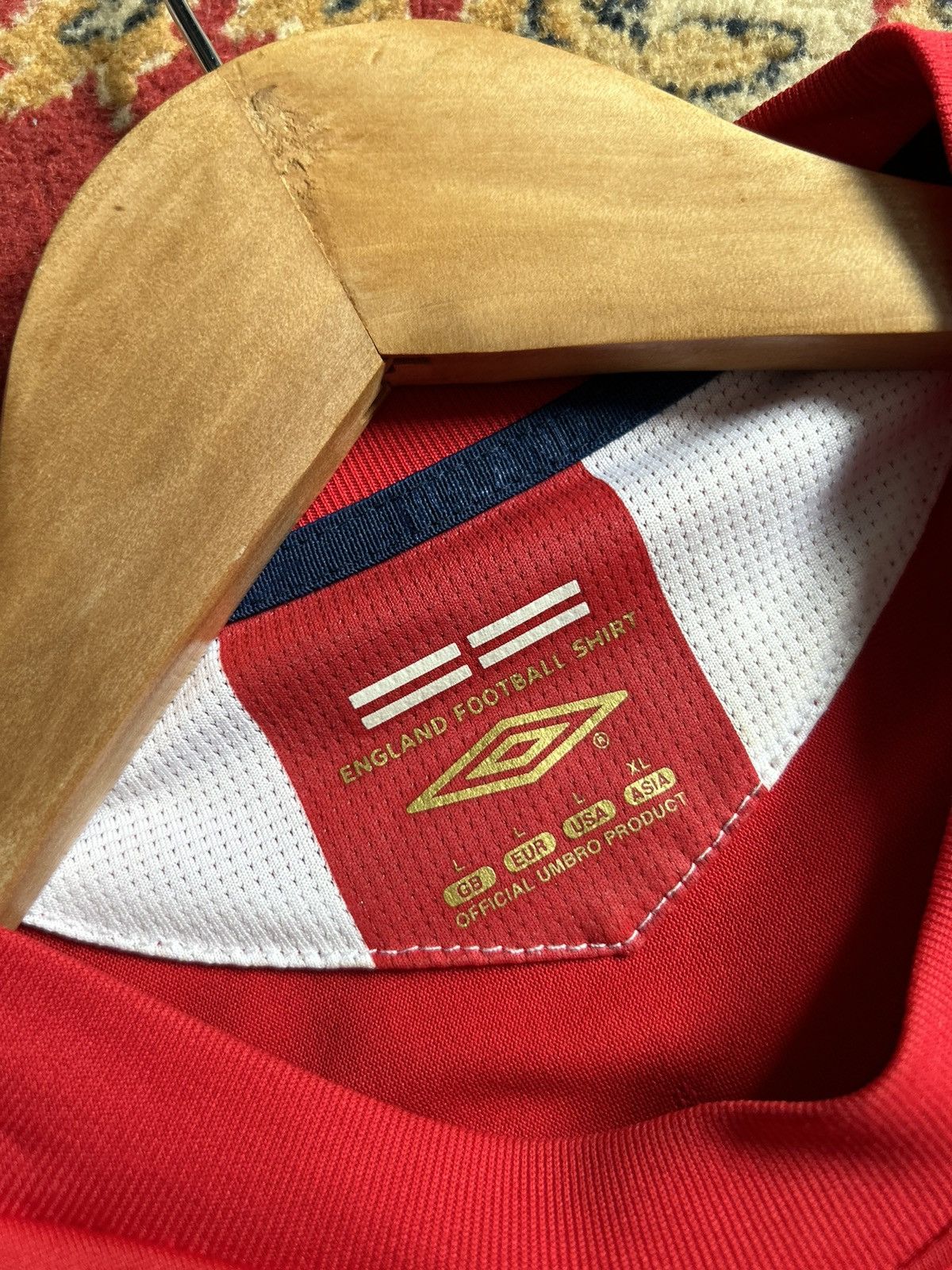 Umbro Umbro England away 2006/08 soccer jersey Size US L / EU 52-54 / 3 - 7 Thumbnail