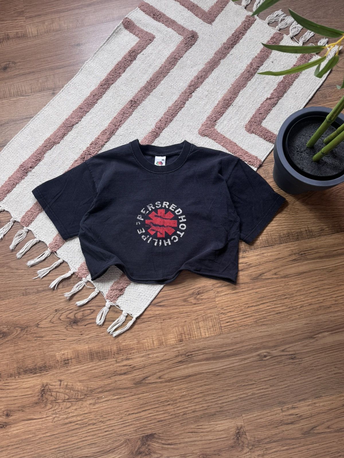 Band Tees VINTAGE RED HOT CHILI PEPPERS CROPPED TEE SHIRT Size S / US 4 / IT 40 - 4 Thumbnail