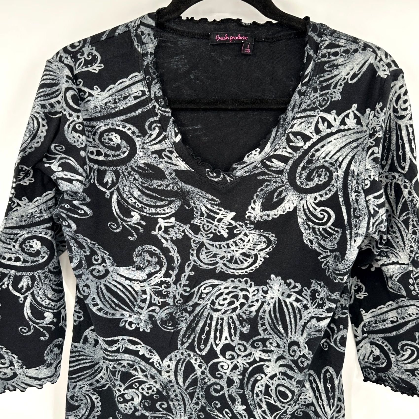 Vintage Fresh Produce V-Neck 3/4 Sleeve Cotton Top Black White Small Lettuce Trim Paisley Beach Bohemian Jersey Womens V-Neck Shirt Size S / US 4 / IT 40 - 2 Thumbnail