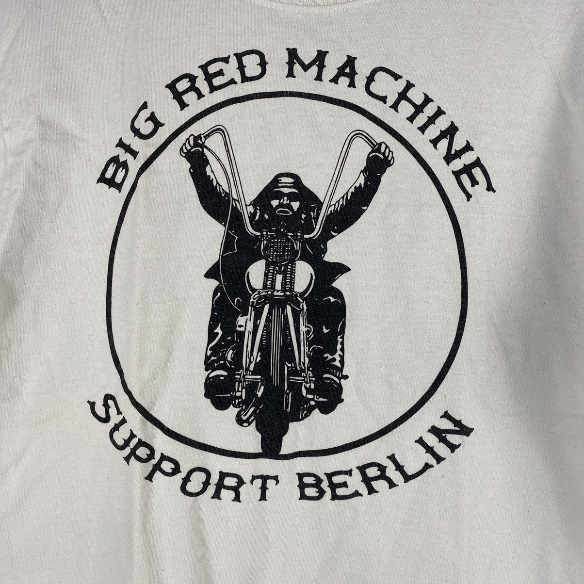 Harley Davidson VINTAGE BIG RED MACHINE BERLIN BIKERS CLUB T SHIRT Size US M / EU 48-50 / 2 - 2 Thumbnail