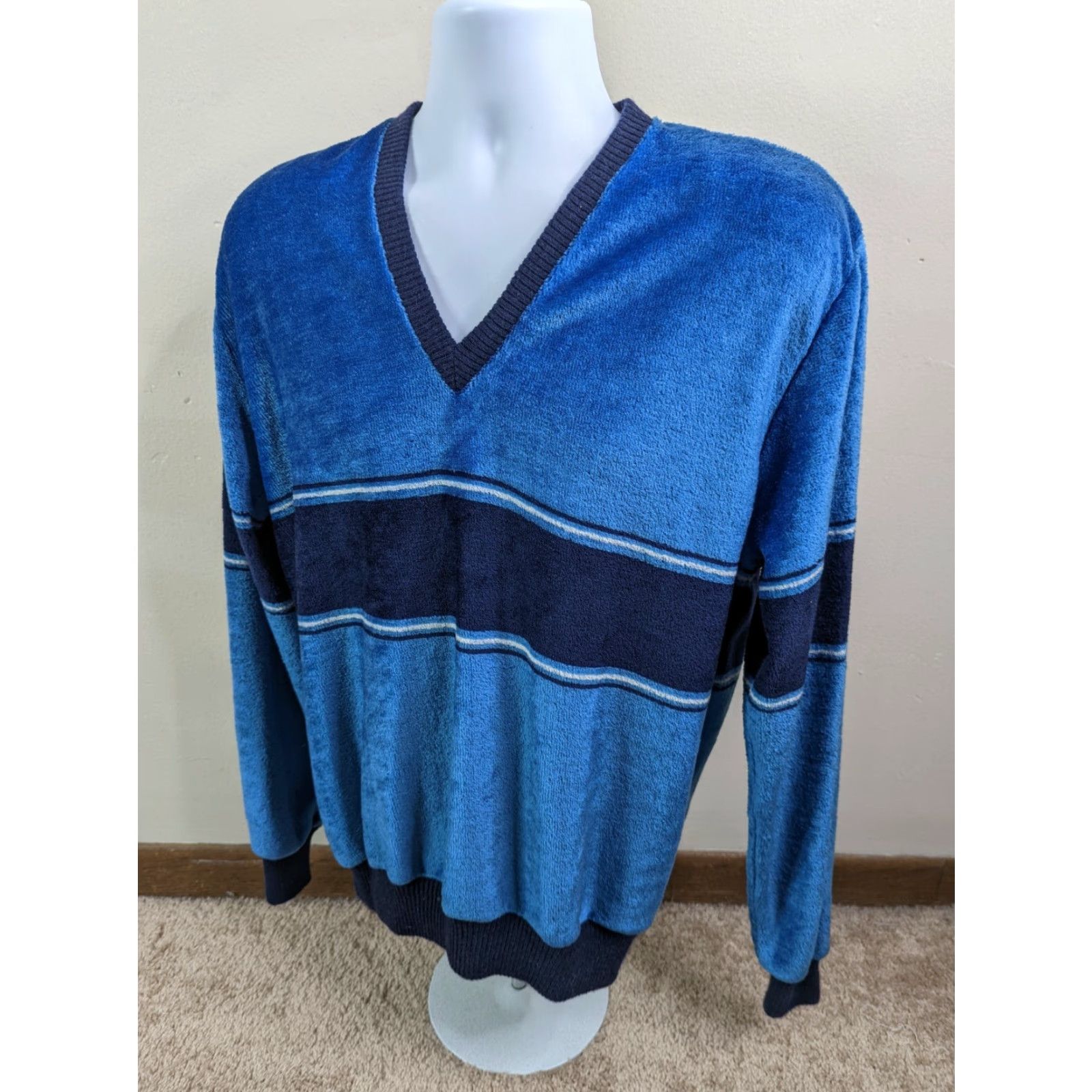 Vintage VINTAGE Montgomery Ward Sweatshirt Blue Striped Terry Cloth V-Neck Sweater Pullover L Mens Size US L / EU 52-54 / 3 - 4 Thumbnail