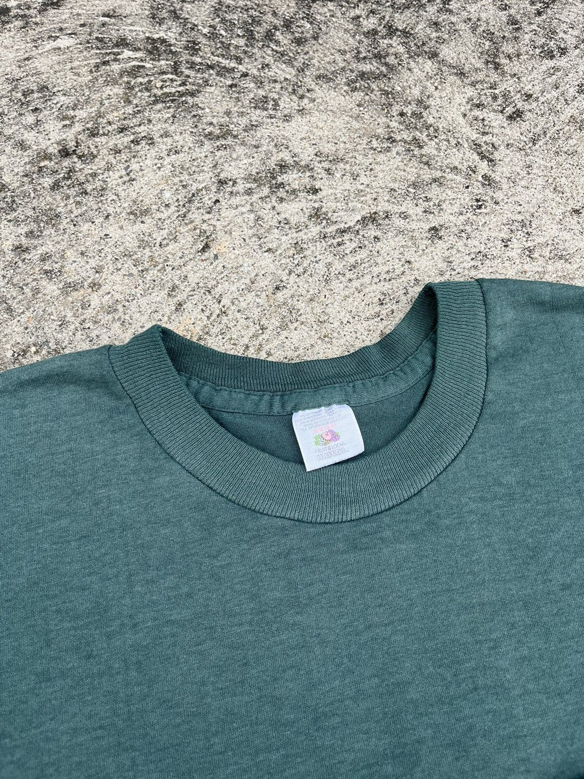Vintage Vintage 70’s Fruit of the Loom Blank Faded T-Shirt Size US M / EU 48-50 / 2 - 10 Thumbnail