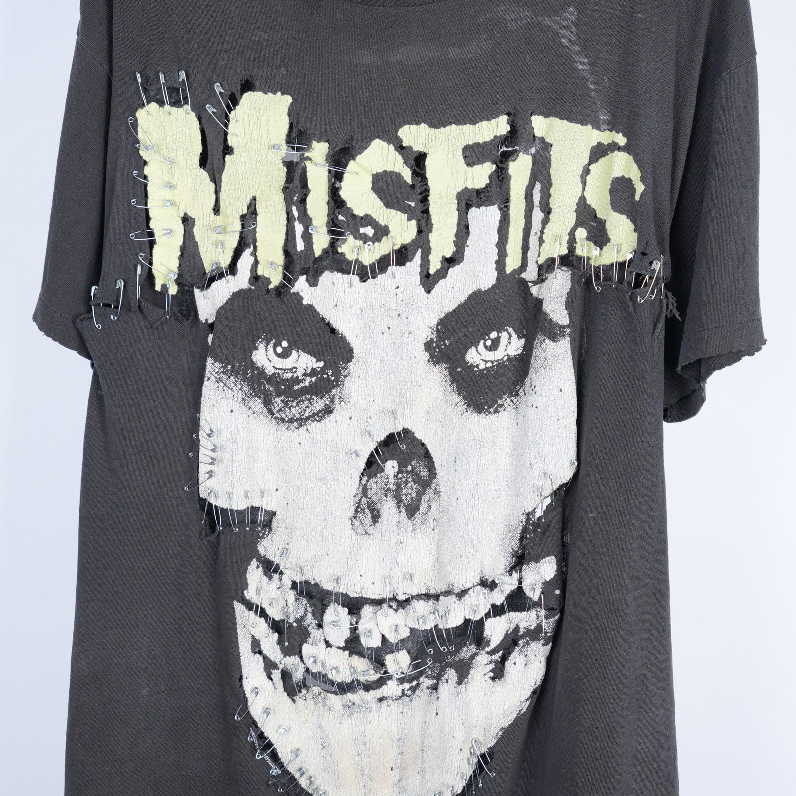 Vintage THRASHED MISFITS SAFETY PIN T-SHIRT VINTAGE WILD OATS Size US L / EU 52-54 / 3 - 4 Thumbnail