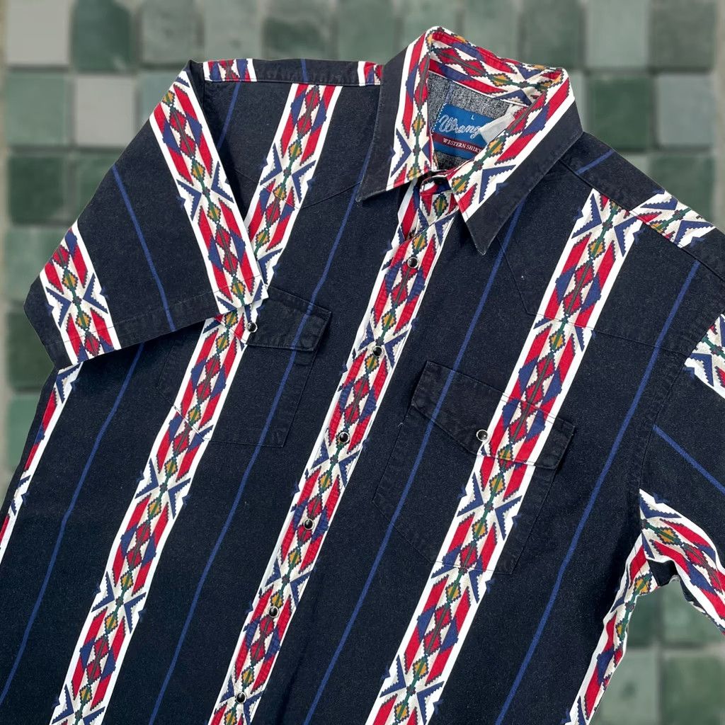 Wrangler VINTAGE Wrangler Brushpopper Shirt Men Large Black Multi Aztec Southwestern AOP Pearl Snap Cowboy Western Retro Ranch 2000s Mens Size US L / EU 52-54 / 3 - 1 Thumbnail