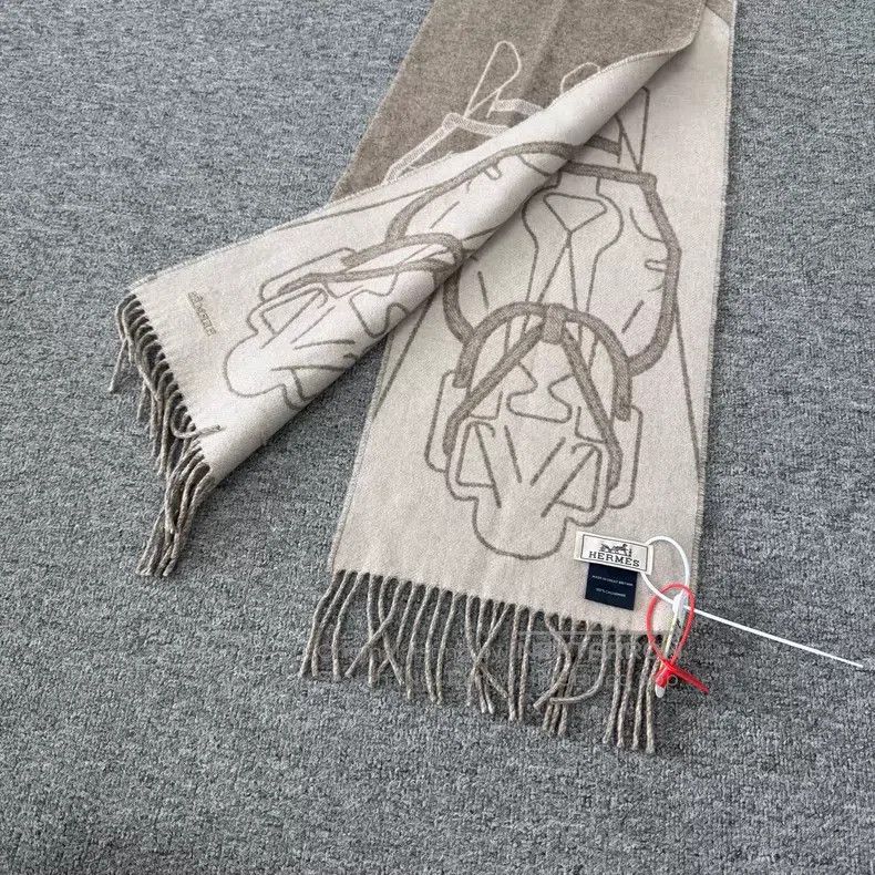 Hermes Hermes Beige Horse-bit Fringe Cashmere Scarf Size ONE SIZE - 3 Thumbnail