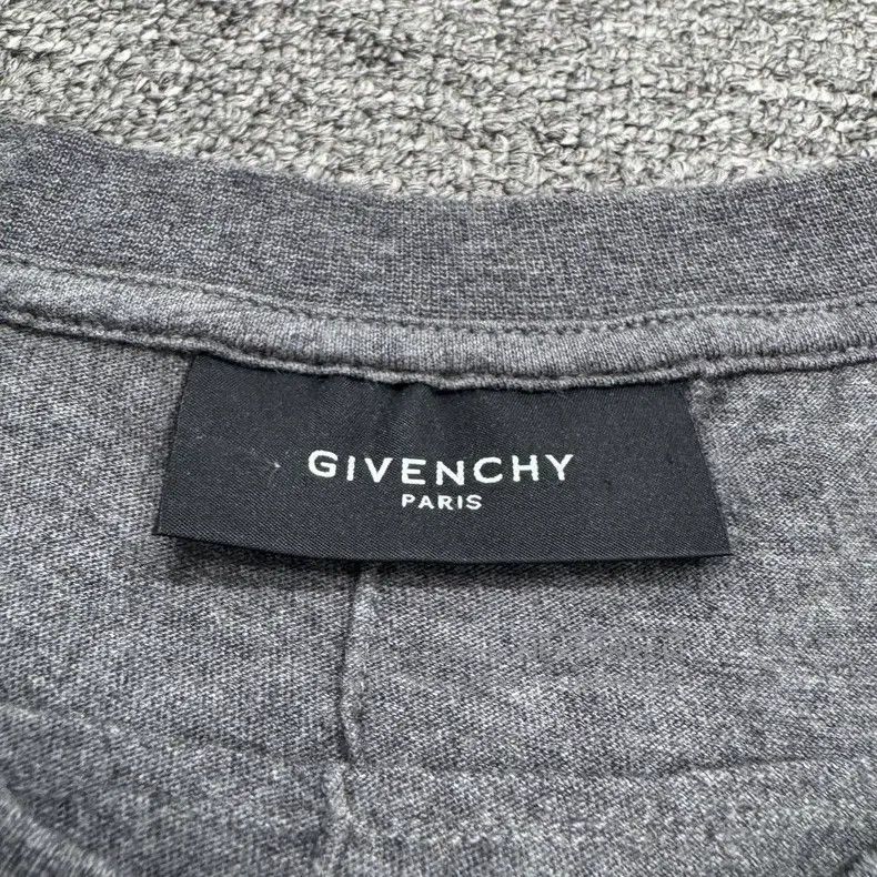 Givenchy Givenchy Graffiti Madonna Short Sleeve Size US M / EU 48-50 / 2 - 2 Thumbnail