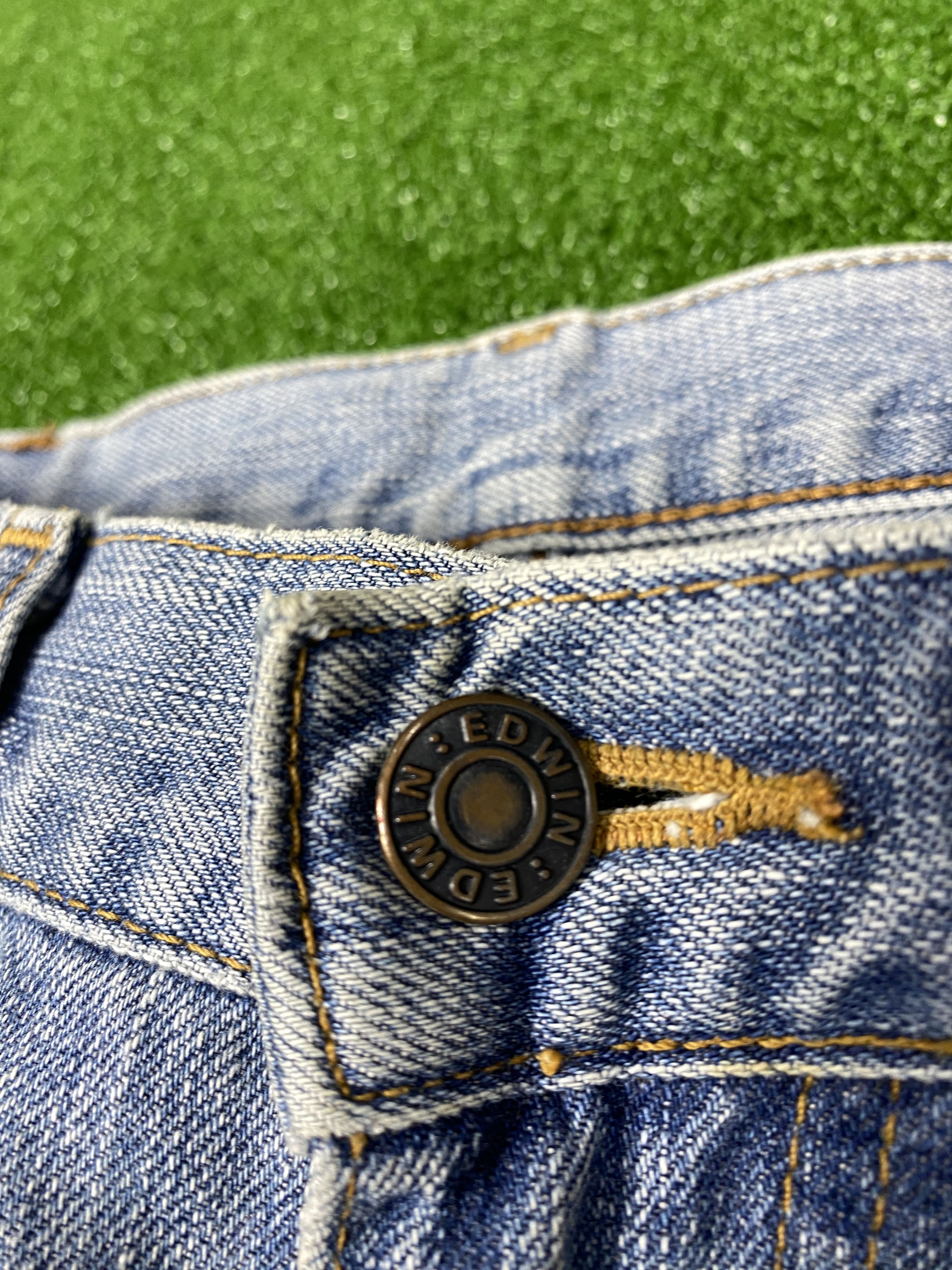 Edwin Vintage Edwin Distressed Mid Wash Jeans CP0030 Size US 30 / EU 46 - 4 Thumbnail