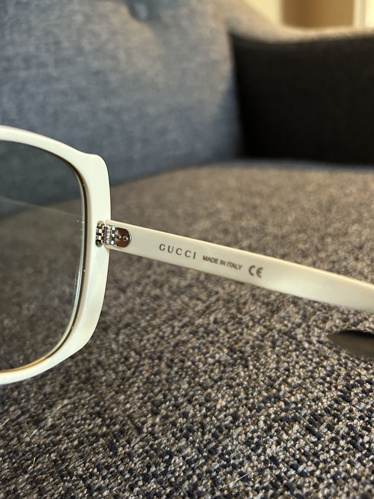 Gucci GUCCI GG0472S 005 — Ivory Butterfly Sunglasses Size ONE SIZE - 4 Thumbnail