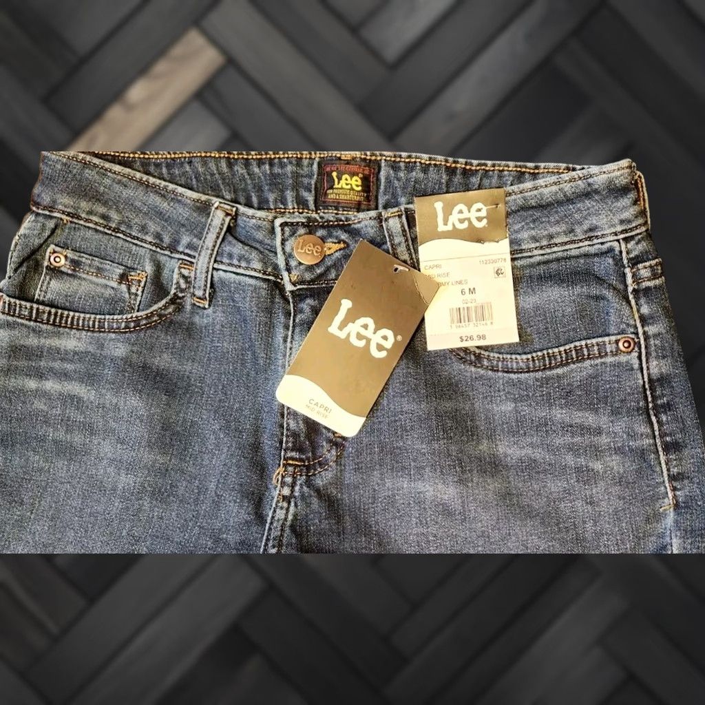 Lee LEE Crop Jeans Dark Denim Capris Stormy Lines Women's Mid Rise 6M Pants NWT Cotton Blend Blue Regular Pants 28" Waist 22" Inseam Capris/Jeans Womens Size 28" / US 6 / IT 42 - 1 Thumbnail