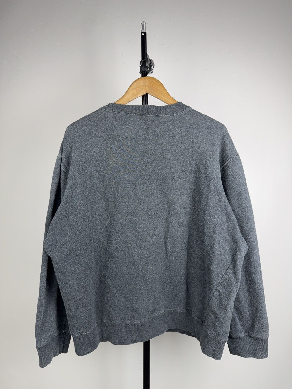 Hugo Boss 00s Hugo Boss Distressed Crewneck Sweatshirt Minimal Logo L Size US L / EU 52-54 / 3 - 10 Thumbnail