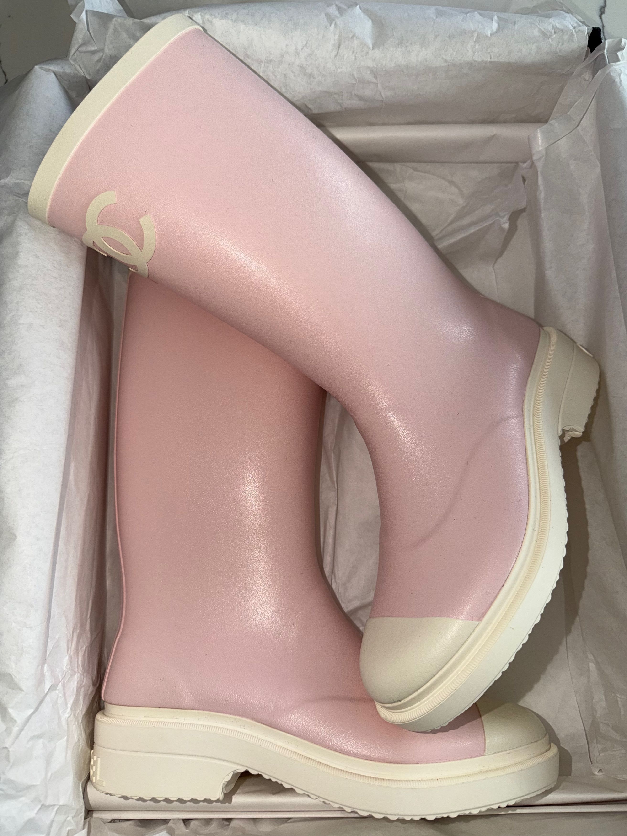 Chanel Chanel 26C White CC Logo High Pull On Rubber Rain Boots 39 Size US 9 / IT 39 - 3 Thumbnail