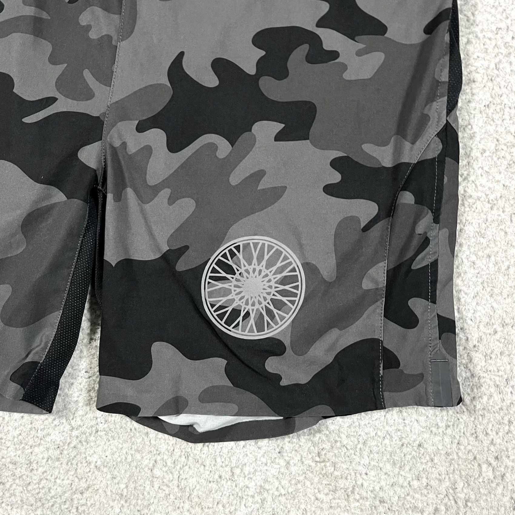 Vintage Soulcycle Shorts Mens M Gray Camo Performance Lined Athletic Gym Workout Shirt? Size US 31 - 4 Thumbnail