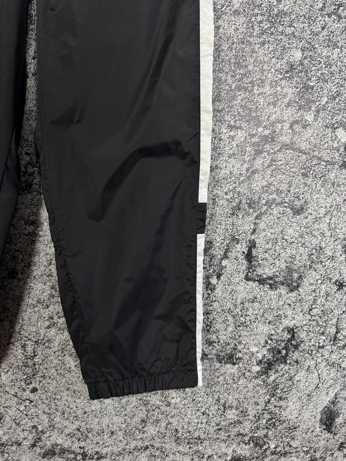 Nike Nike Track Nylon Pants Vintage 90s Style Zip Cuffs Y2K Sz L Size US 36 / EU 52 - 6 Thumbnail