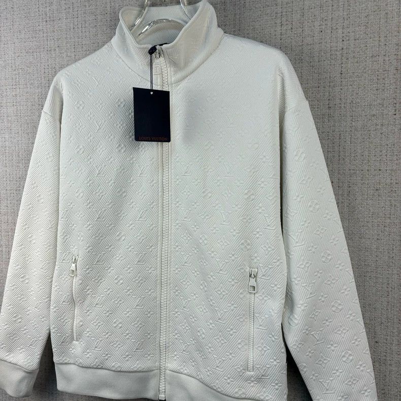 Louis Vuitton Louis Vuitton SS23 Solid Embossed Floral Zip Long Sleeve J Size US S / EU 44-46 / 1 - 2 Thumbnail