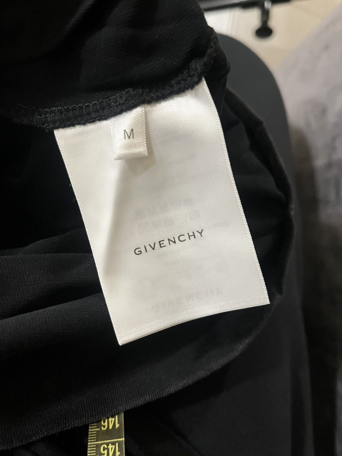 Givenchy Givenchy T-Shirt Sz Medium Size US M / EU 48-50 / 2 - 8 Thumbnail