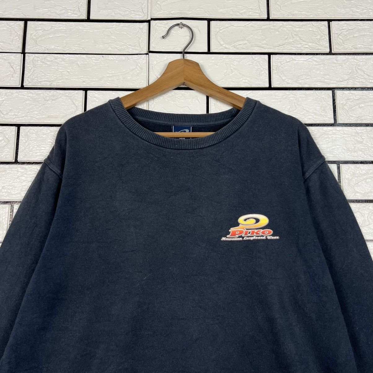 Vintage PIKO Hawaiian Longboard Wear Big Logo Sweatshirt #4244-C193 Size US L / EU 52-54 / 3 - 5 Thumbnail