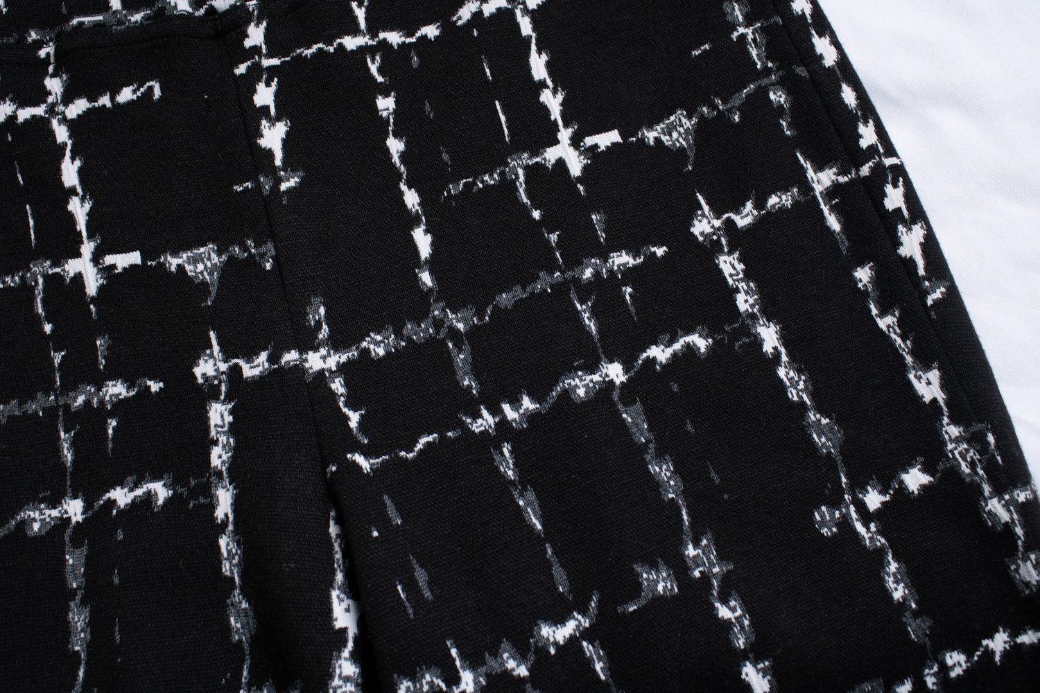 Joseph Ribkoff Joseph Ribkoff, black and white graphic legging Size 26" / US 2 / IT 38 - 6 Thumbnail