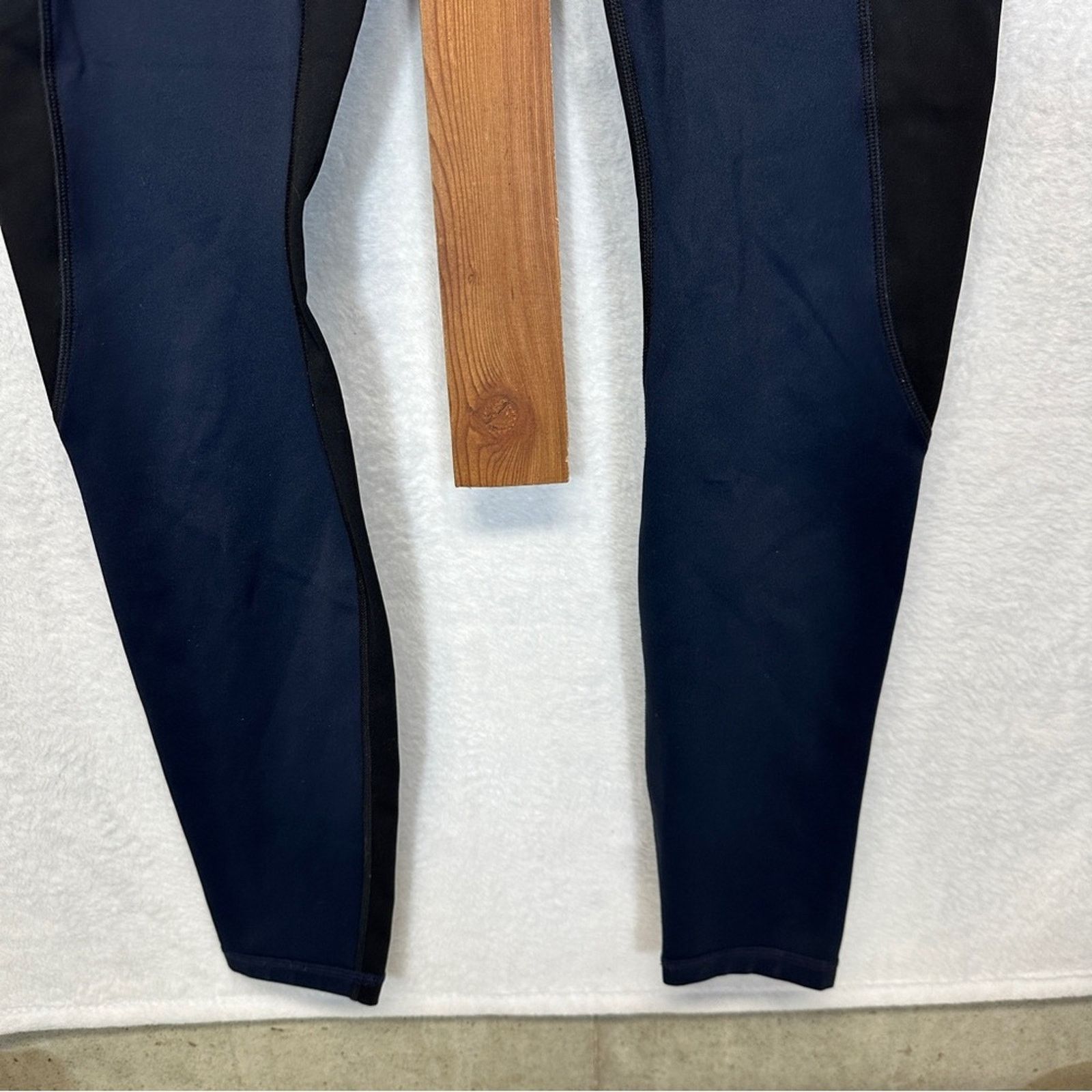 Athleta Athleta Traverse Navy Blue & Black High Rise Leggings Sz S Size 25" / US 0 / IT 36 - 4 Thumbnail