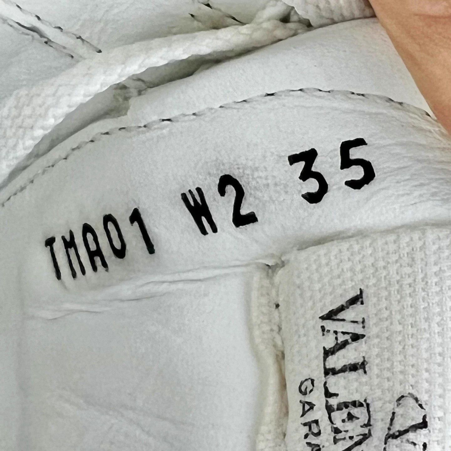 Valentino VALENTINO White Gold Studs White Sneakers 35 like new X6795 Size US 4 / IT 34 - 7 Thumbnail