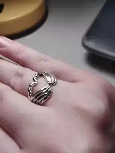 Jewelry Skull Hand With Heart-Shaped Ring Size ONE SIZE - 4 Thumbnail