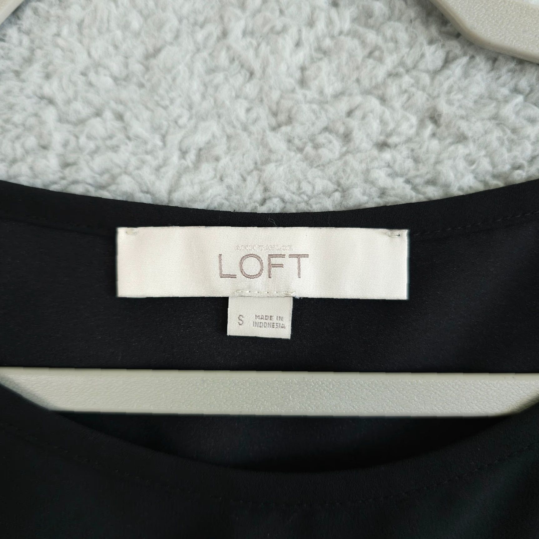 Loft LOFT Ann Taylor Blouse Shirt Floral Boatneck Long Sleeve S Black Blue Hi Lo Womens Size S / US 4 / IT 40 - 3 Thumbnail