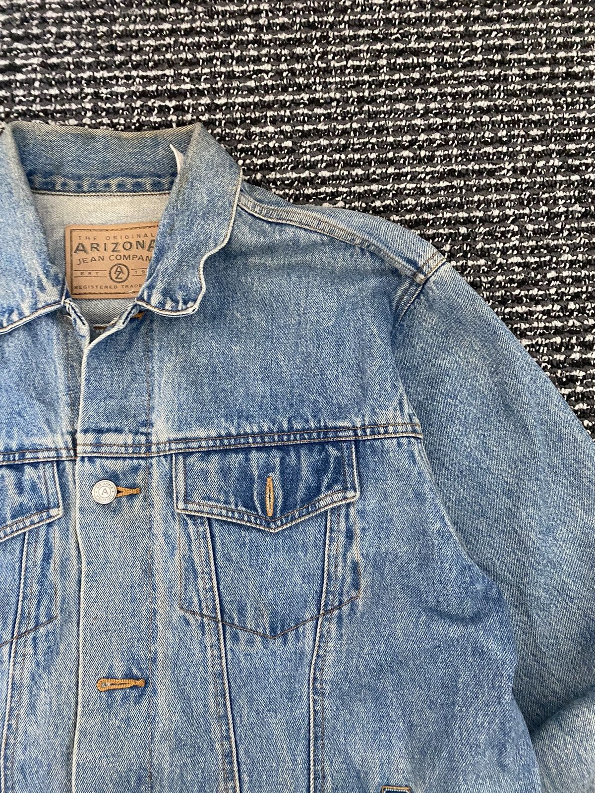 Arizona Jean Co. × Levi's × Vintage Vintage Boxy Faded Denim Jacket Size US L / EU 52-54 / 3 - 2 Thumbnail
