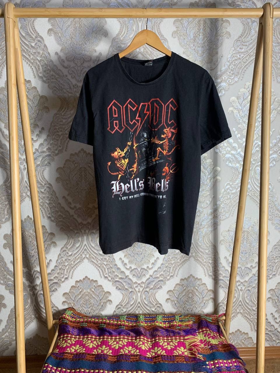 Band Tees VINTAGE AC/DC WORLD TOUR ROCK T-SHIRT METAL PUNK Y2K 90s Size US XL / EU 56 / 4 - 1 Thumbnail
