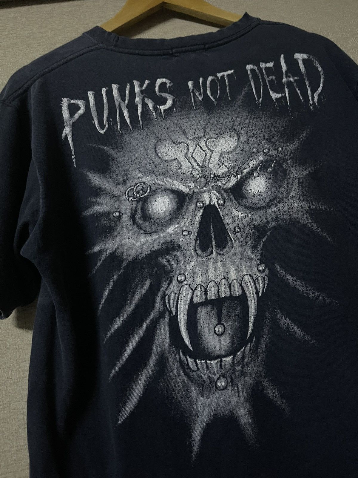 Japanese Brand Japan Cross Keys Punks Not Dead Mirror Punk Skull Tshirt Size US L / EU 52-54 / 3 - 8 Thumbnail