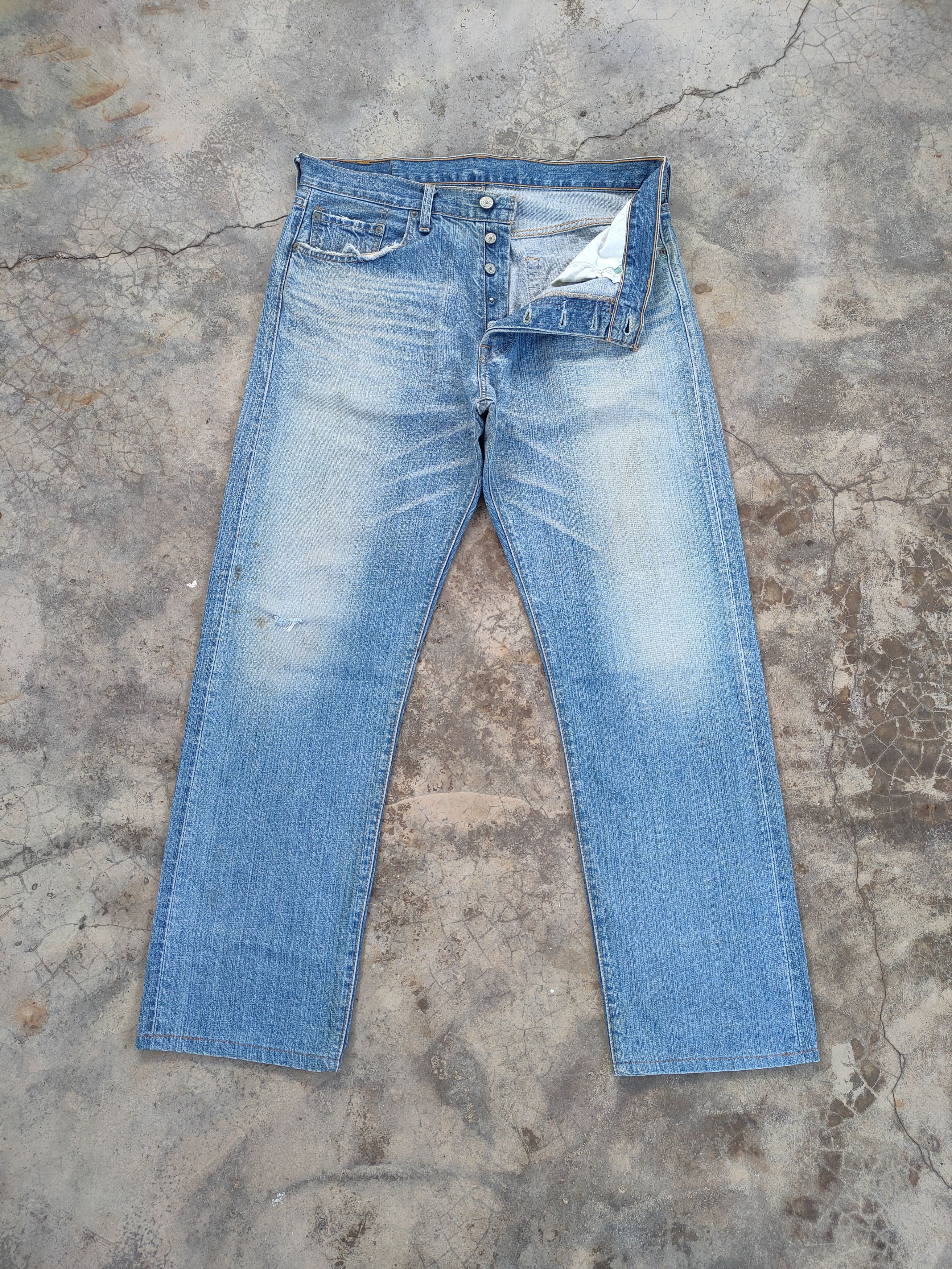 Levi's Vintage Clothing VINTAGE LEVI'S 501 04' FADED RIPPED JEANS DENIM PANTS Size US 35 - 1 Thumbnail