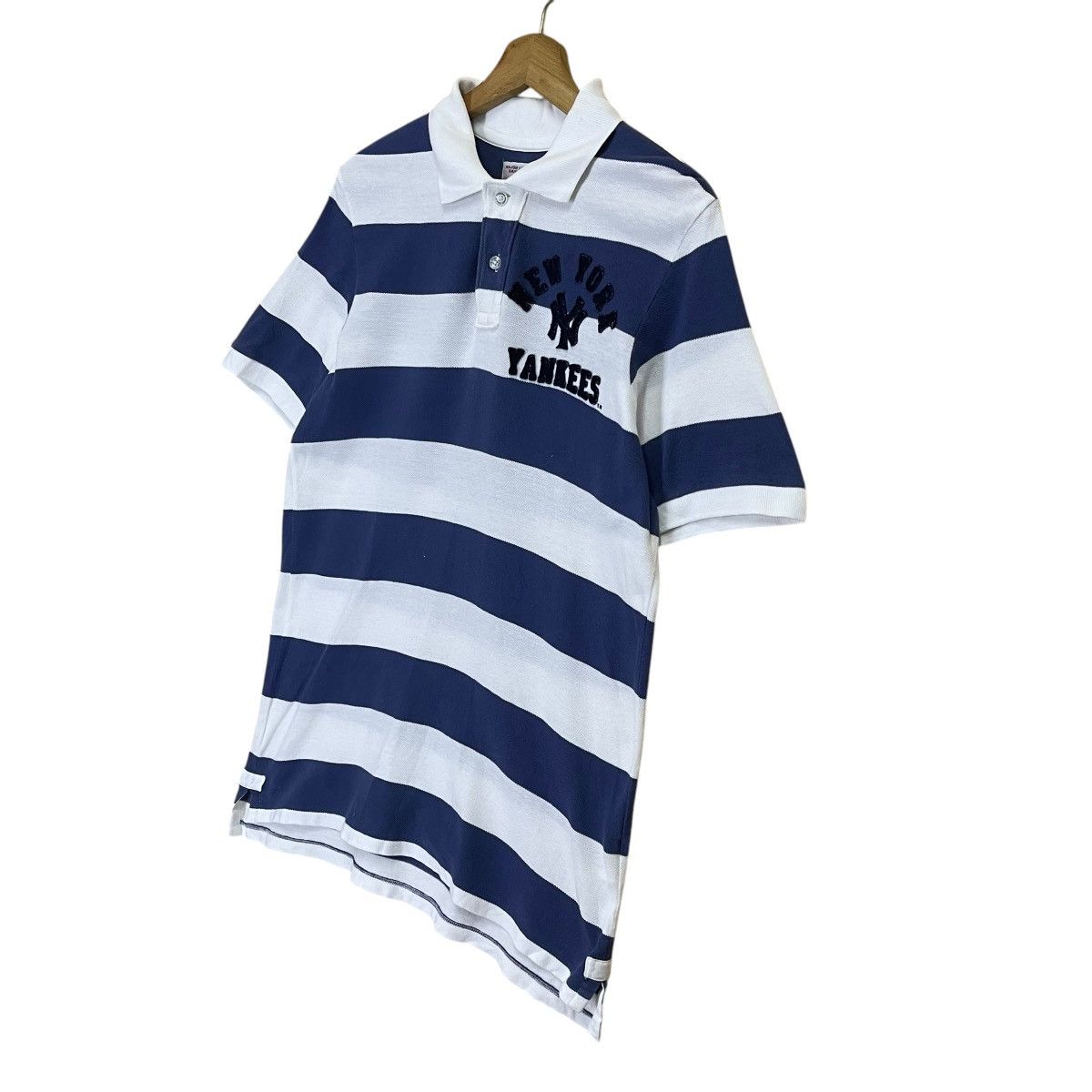 MLB New York Yankess Stripe Small Logo Embroidered Collar Shirts Size US M / EU 48-50 / 2 - 3 Thumbnail