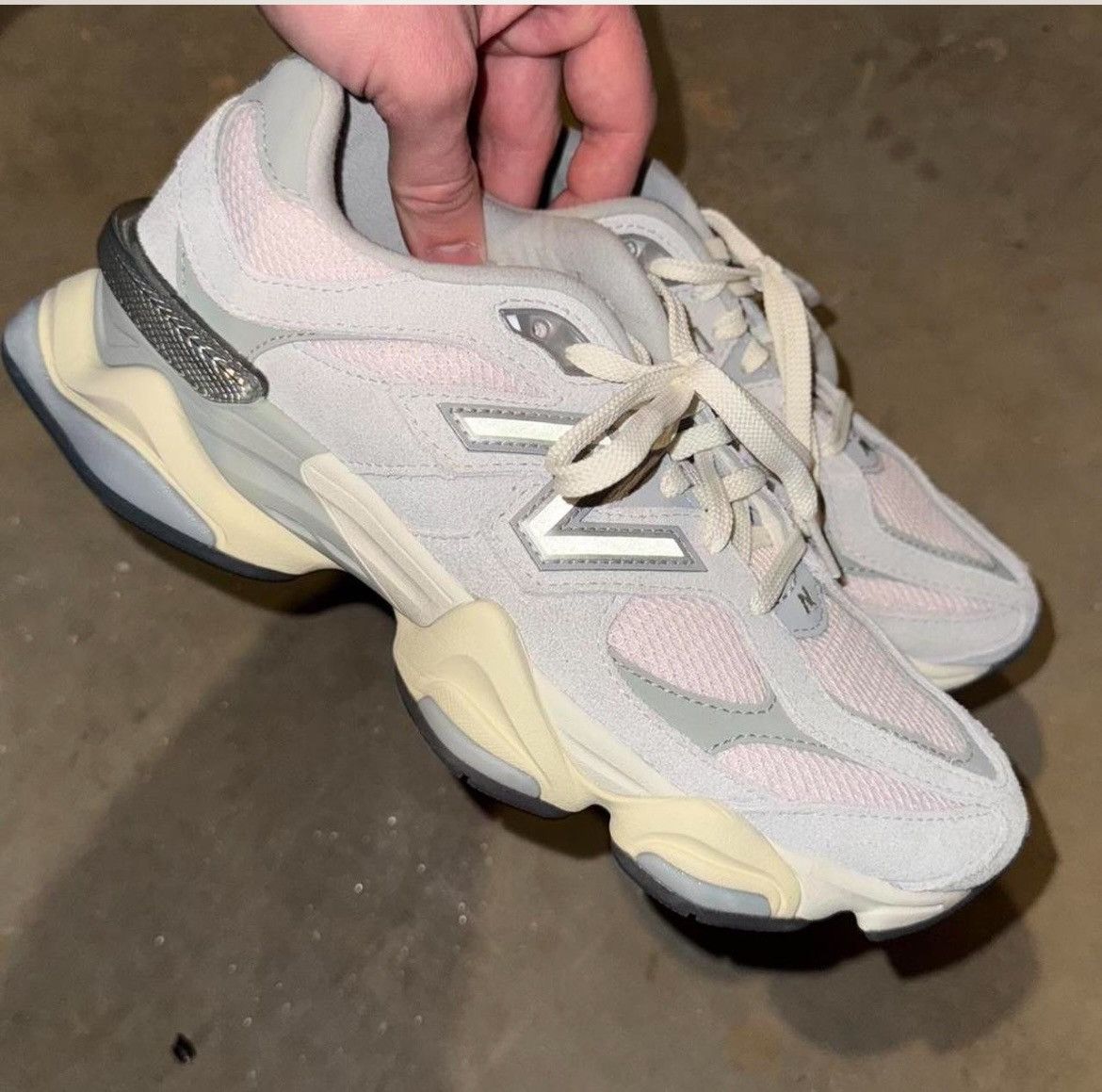 New Balance New balance 9060 Size US 8.5 / EU 41-42 - 2 Thumbnail