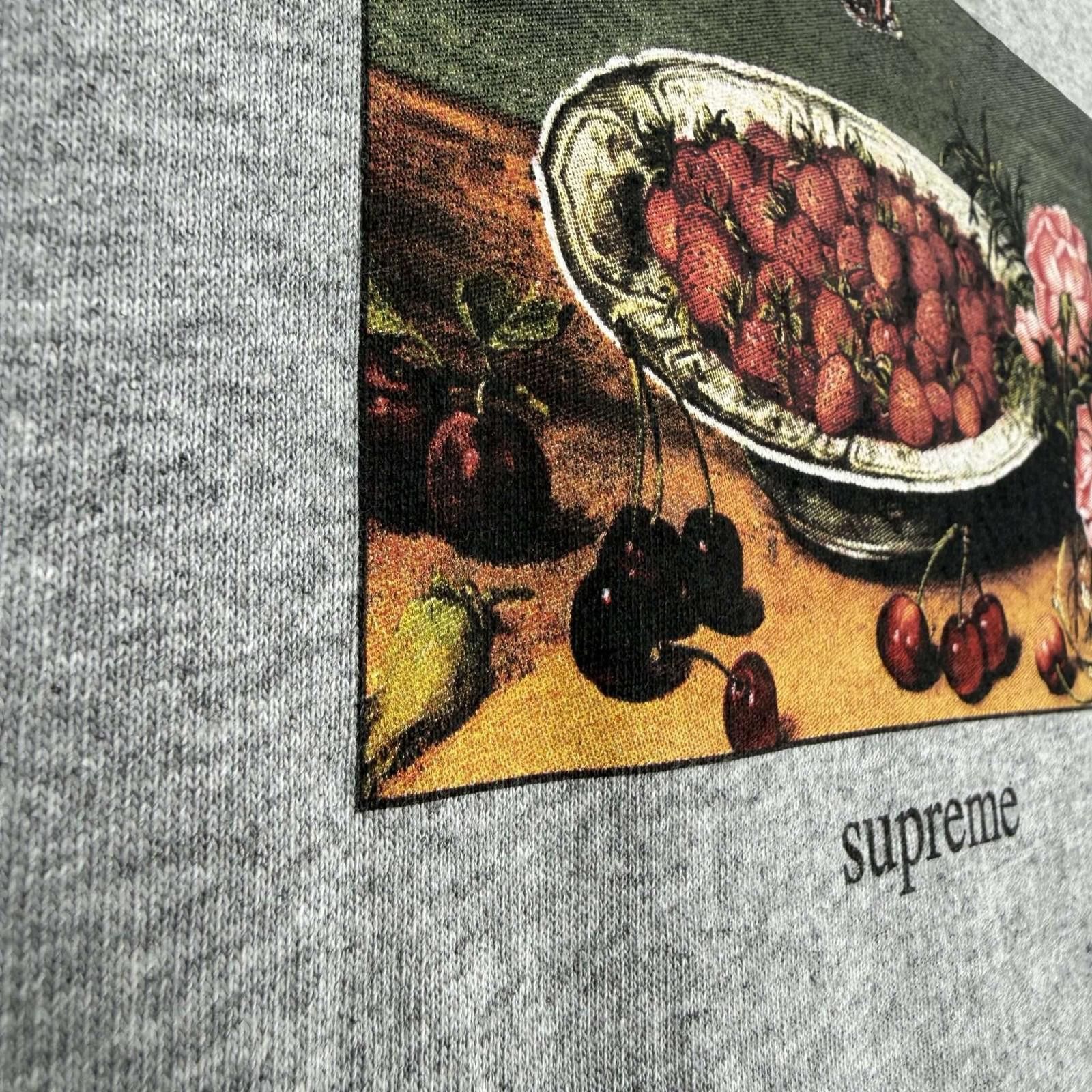 Supreme Supreme Strawberries Tee L Used Size US L / EU 52-54 / 3 - 4 Thumbnail