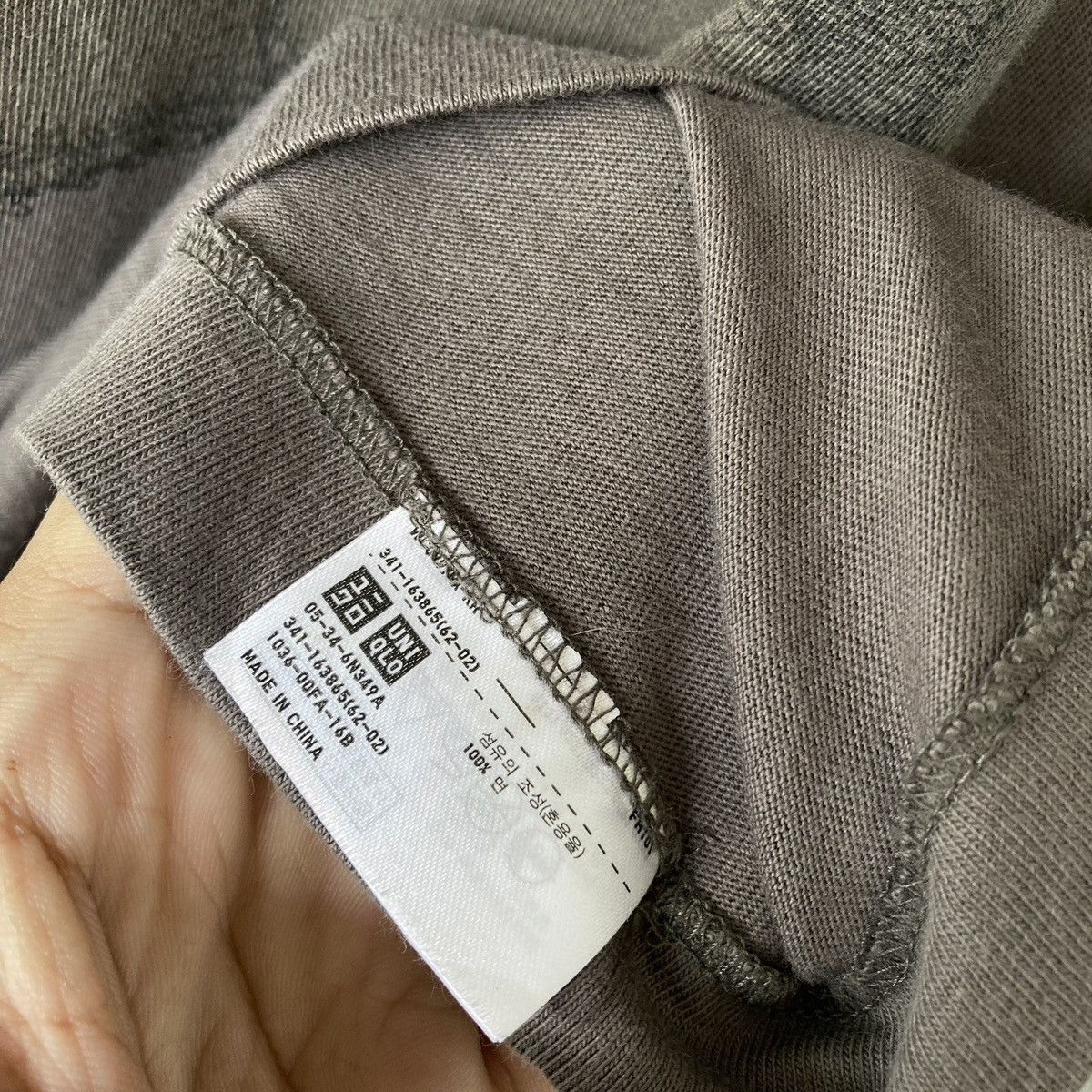 Kaws × Uniqlo 📢SENDOFFER📢 Kaws x Uniqlo 2016 Passing Through Tee Size US M / EU 48-50 / 2 - 6 Thumbnail