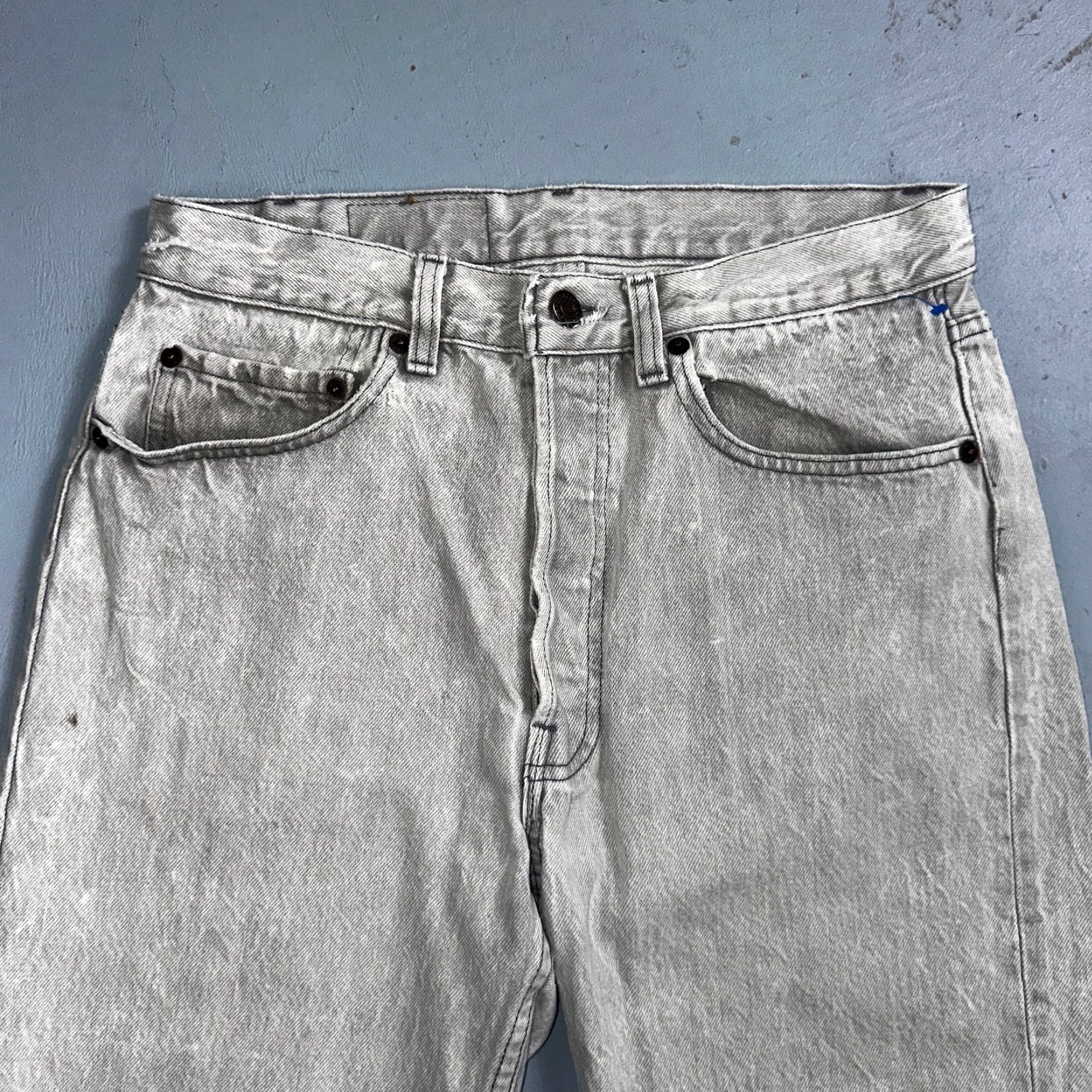 Levi's VINTAGE Levi's 501 Jeans Men 90s USA Straight Gray Light Wash 31x34 Inseam 34 Mid Rise Cotton Denim Regular Buttons 501 Series Mens Size US 31 - 2 Thumbnail