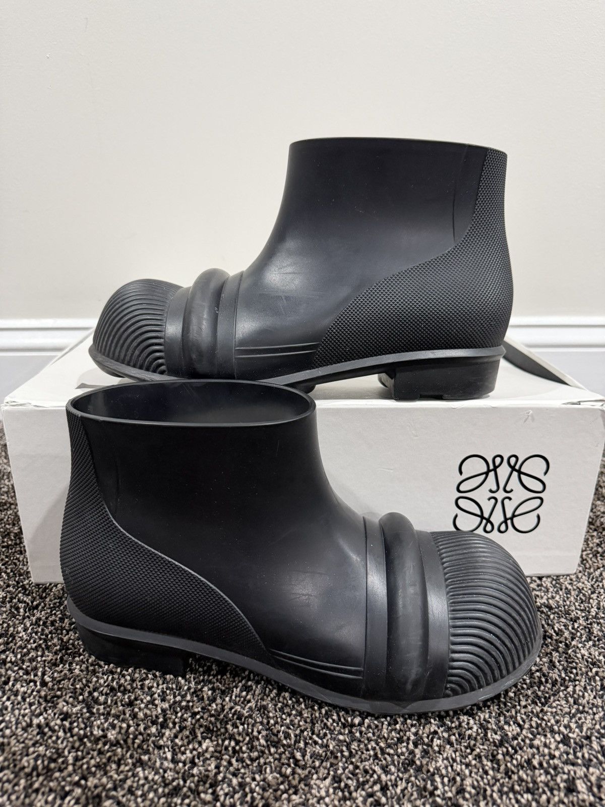 Loewe LOEWE FW22 Rubber Rain Ankle Round Toe Black Boots Size US 9 / EU 42 - 11 Thumbnail