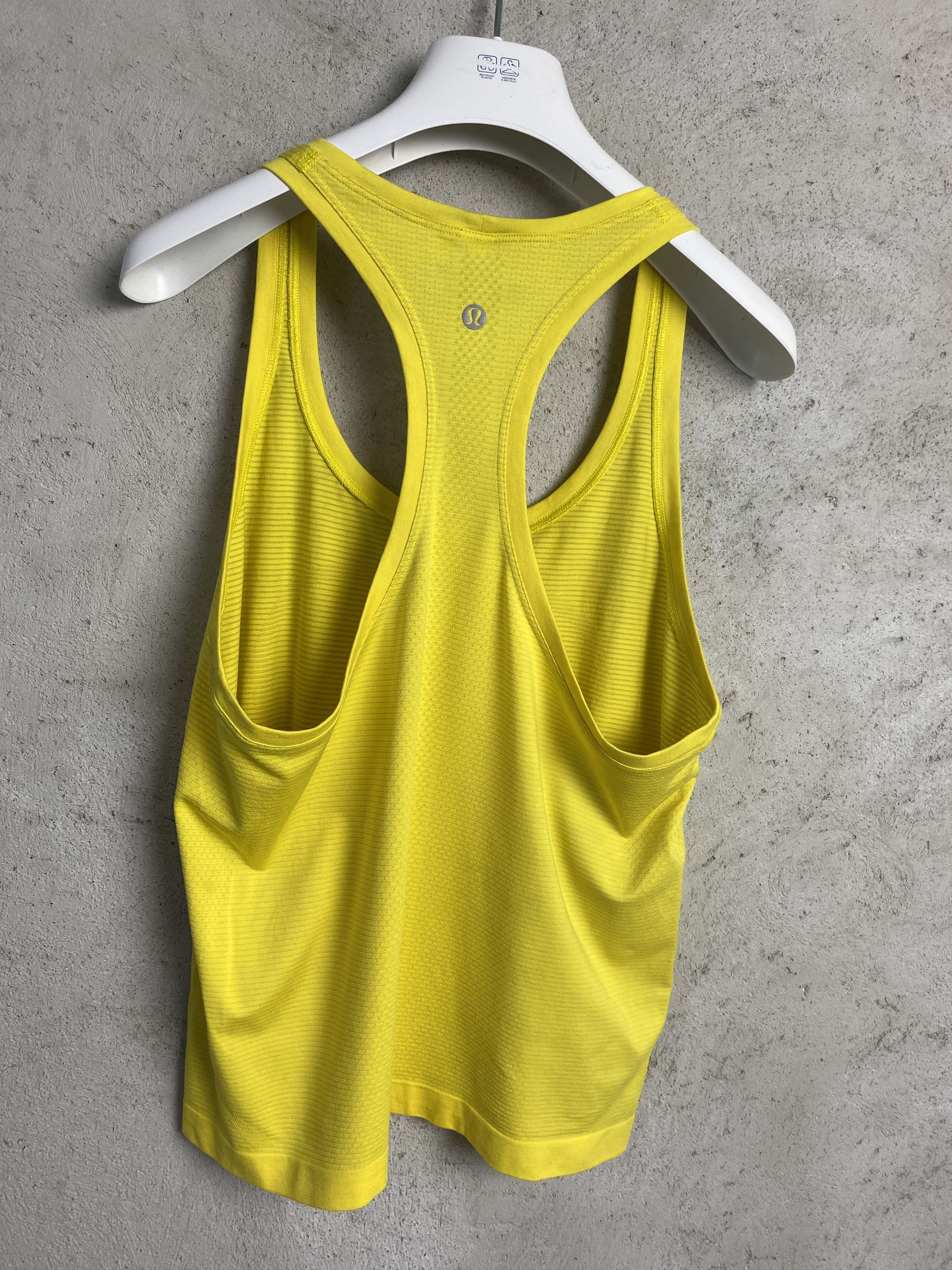 Lululemon Lululemon Swiftly Tech tank top t-shirt tee yoga pilates Size M / US 6-8 / IT 42-44 - 2 Thumbnail