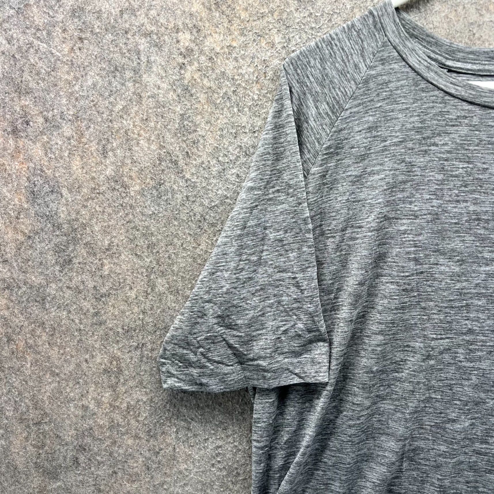 Vintage Columbia Shirt Mens Large Gray Heather Athletic Performance Jersey Soccer T-Shirt Mens Sports Shirt Regular Fit Logo All Seasons Size US L / EU 52-54 / 3 - 5 Thumbnail