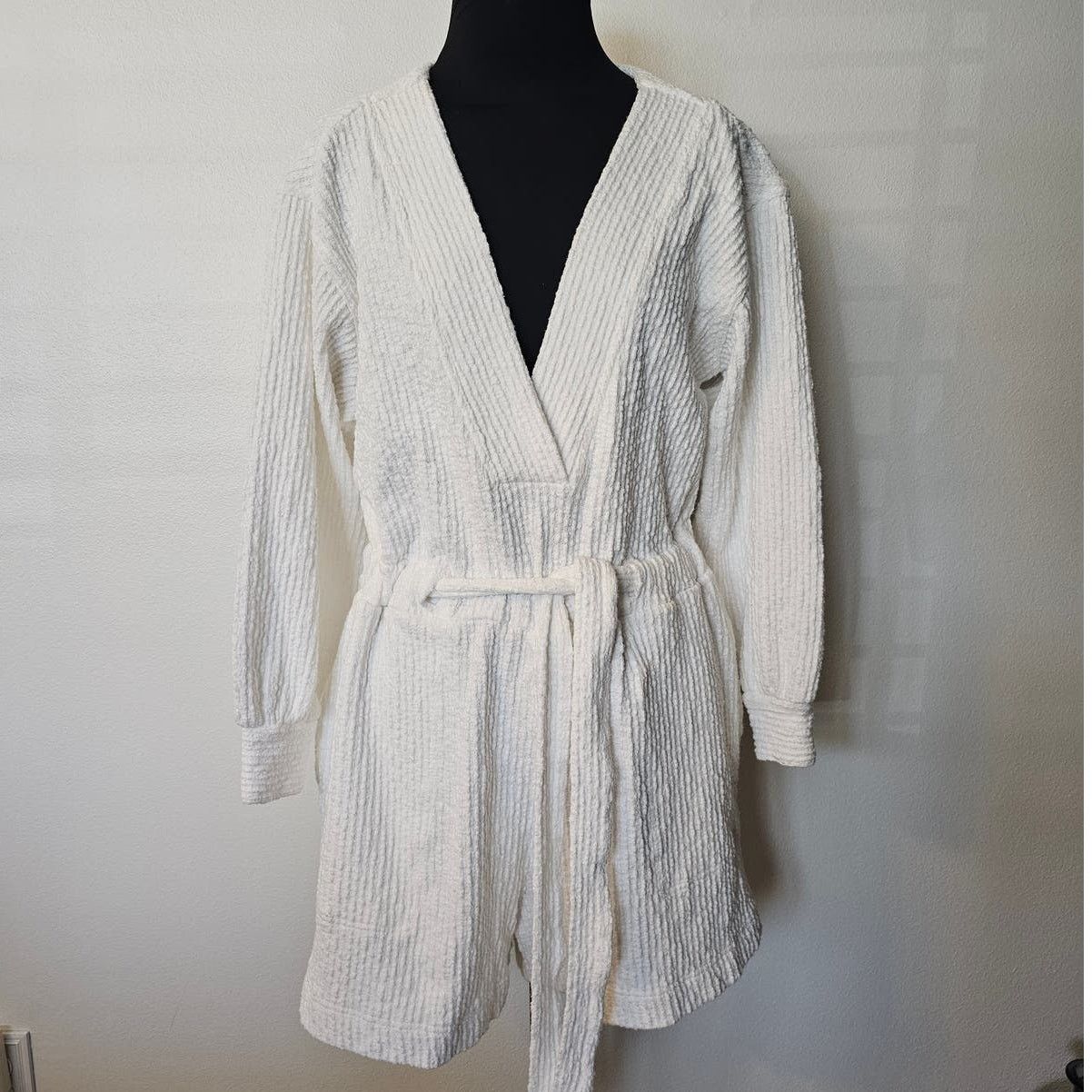 Free People EUC Free People FP Beach White Greta Romper Cover-Up XS Size 26" / US 2 / IT 38 - 2 Thumbnail